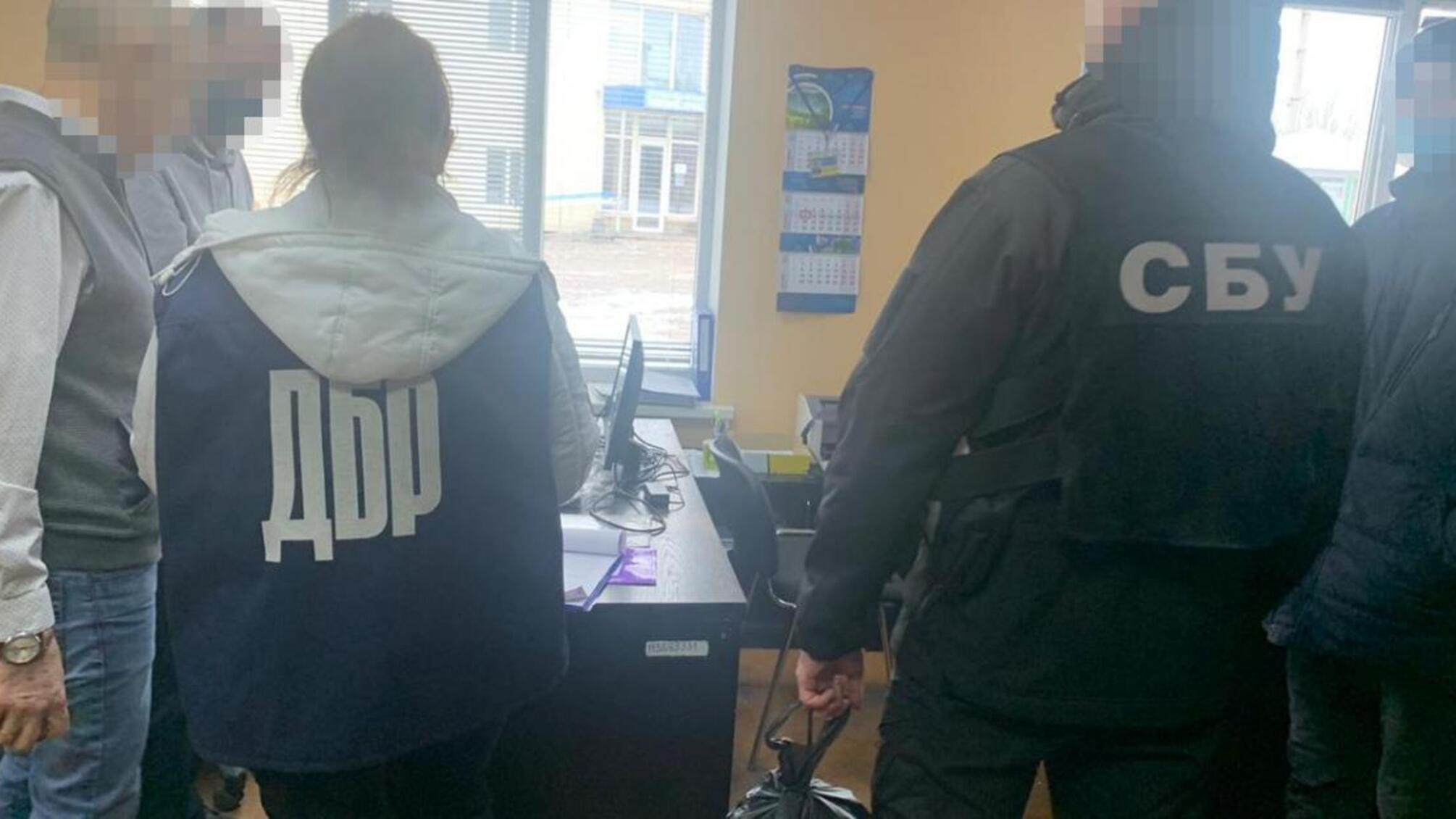 1,4 млн грн збитків державі під час розмитнення товару – ДБР розслідує зловживання службовим становищем