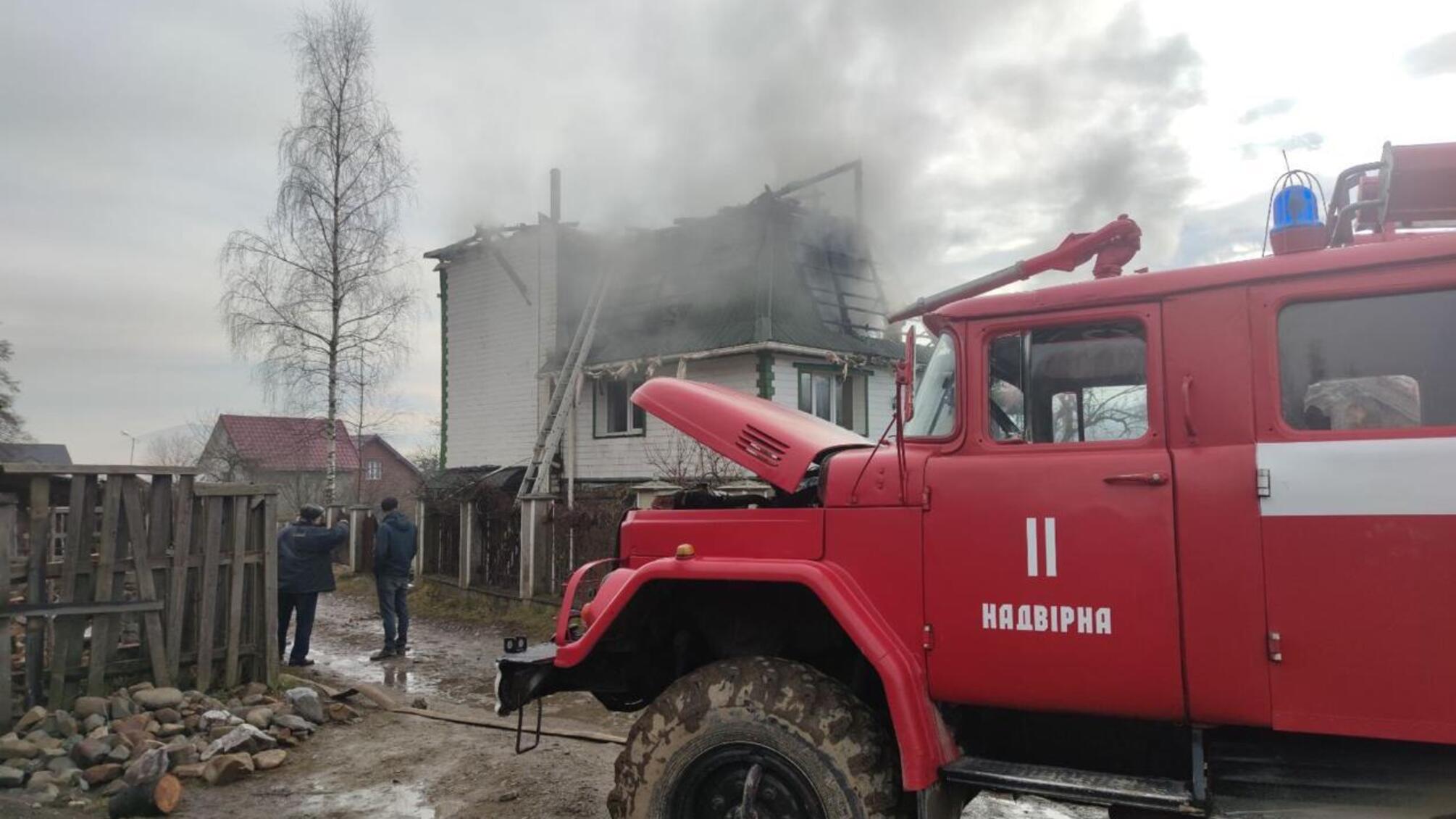Івано-Франківська область: рятувальники ліквідовували пожежу житлового будинку в селі Пнів Надвірнянського району