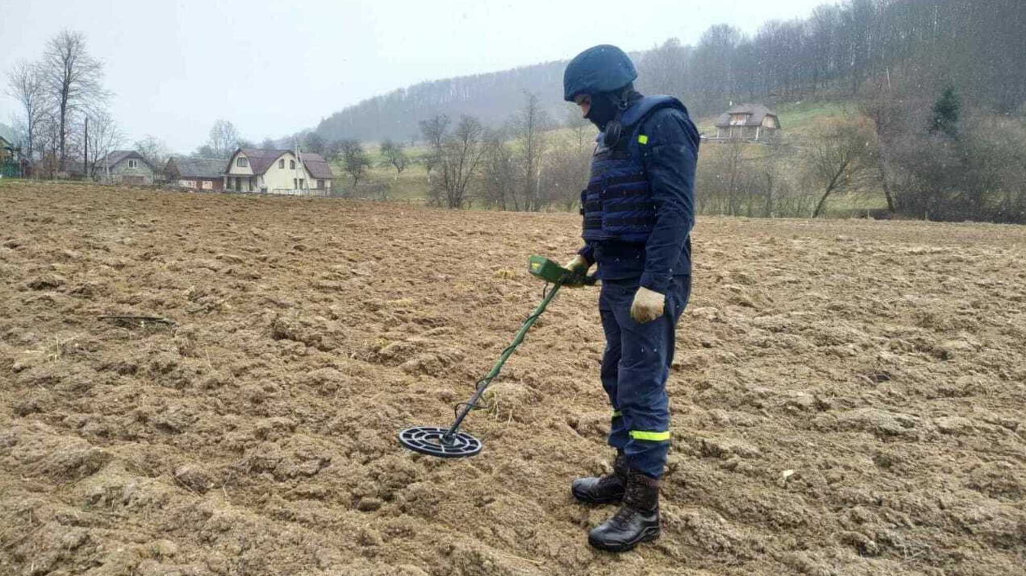 Івано-Франківська область: минулої доби піротехніки знищили 4 вибухонебезпечні предмети