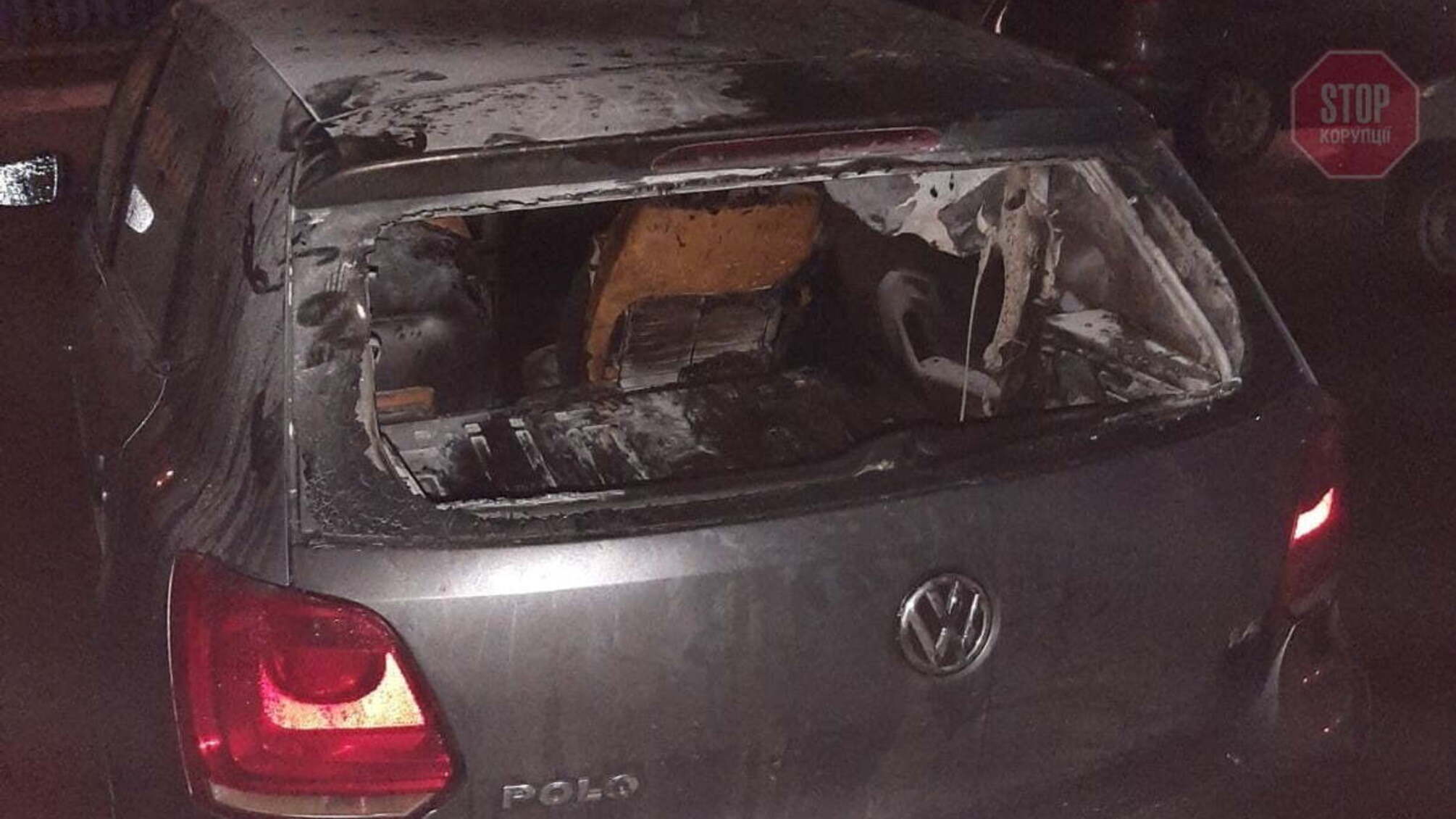 У Чернігові через феєрверк загорівся автомобіль (фото)