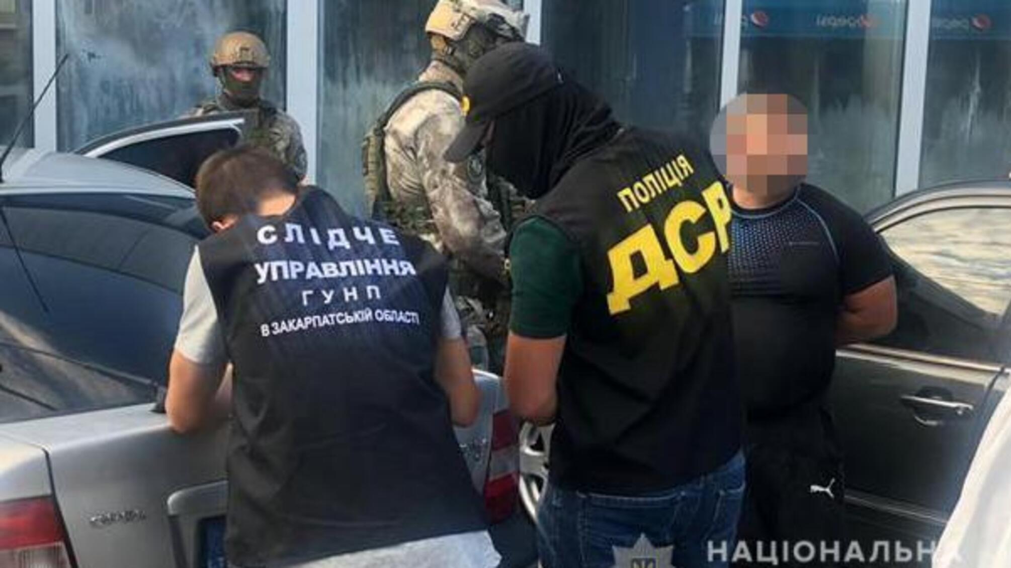 На Закарпатті поліція завершила слідство у справі групи вимагачів