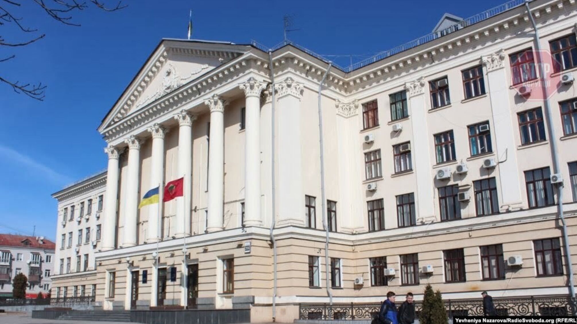 Новости Запорожья: при попытки СМИ пройти на сессию горсовета, сталася потасовка (видео)