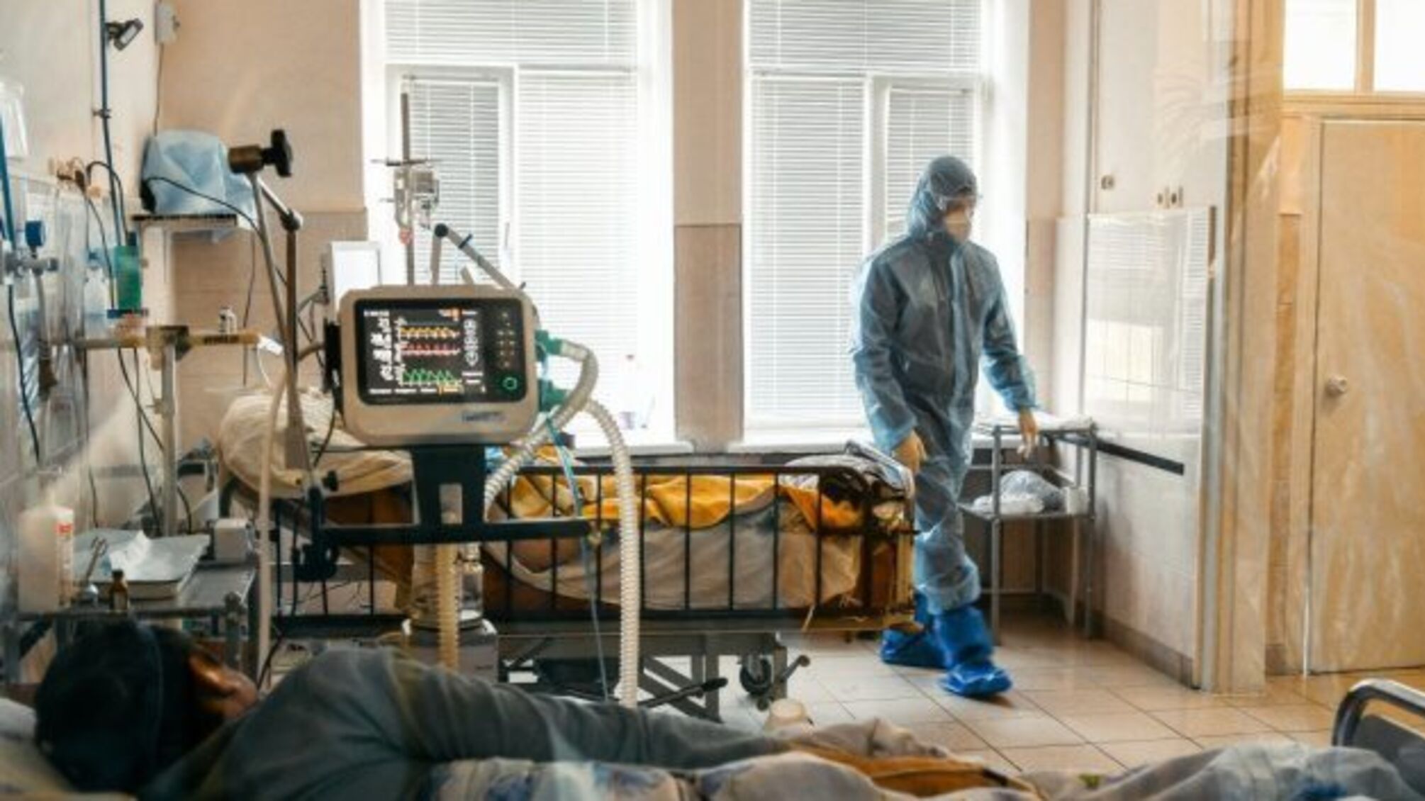 Польща збільшує кількість COVID-ліжок у лікарнях на 10 тисяч