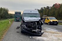 У Польщі мікроавтобус з українцями врізався у вантажівку, є постраждалі