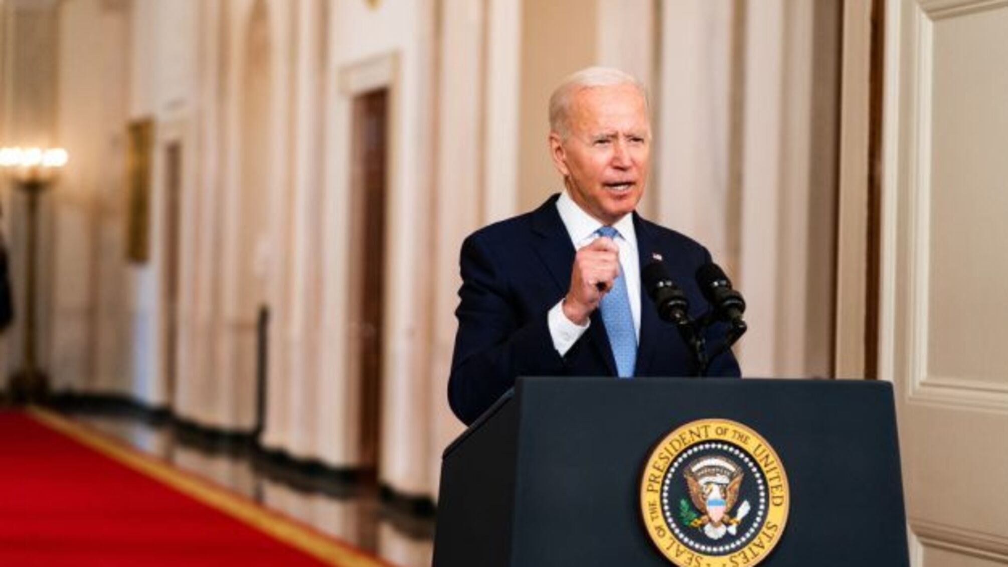 Замороження держборгу США загрожує стабільності долара у світі - Байден