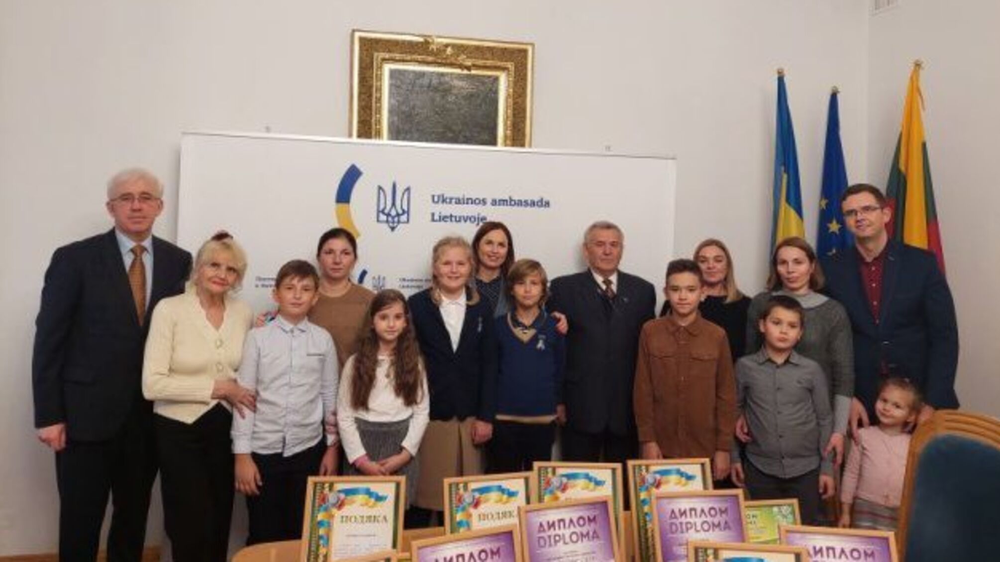 Посол України вручив подяки та відзнаки талановитій молоді української громади Вільнюса
