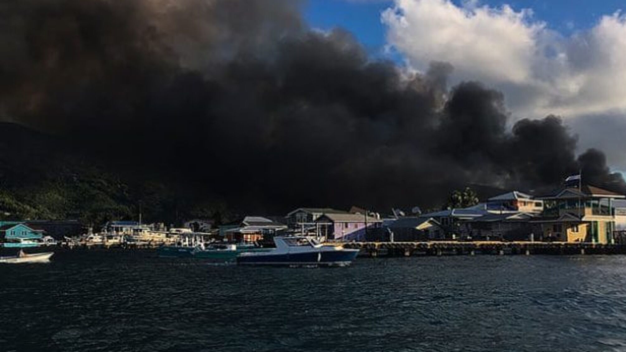 Пожежа на карибському курорті знищила понад 200 будинків
