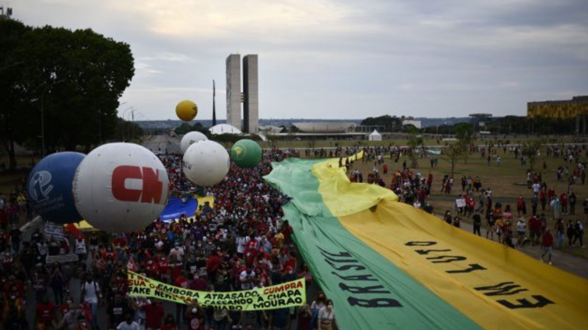 Тисячі демонстрантів по всій Бразилії вимагали відставки президента