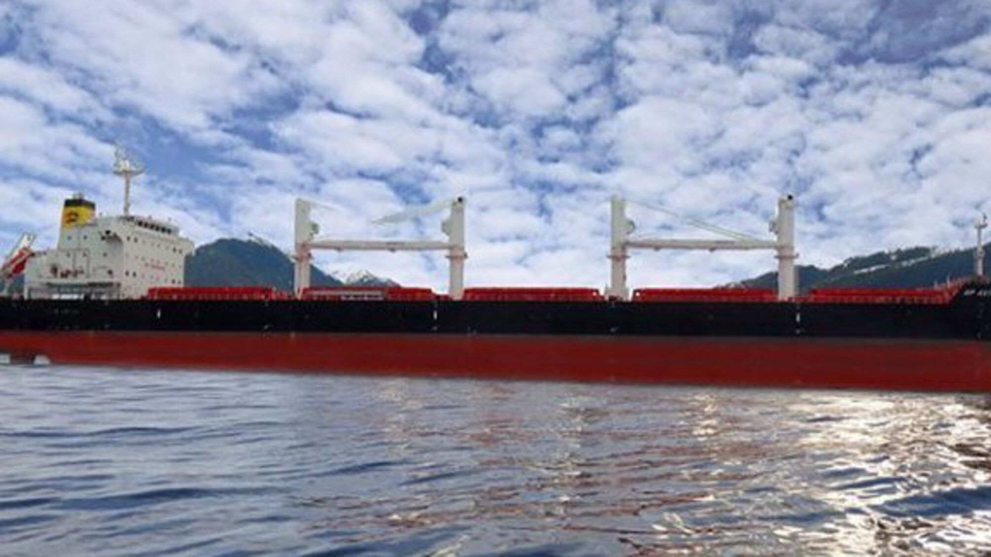 Двоє українських моряків померли на суховантажі в порту Бангладеш