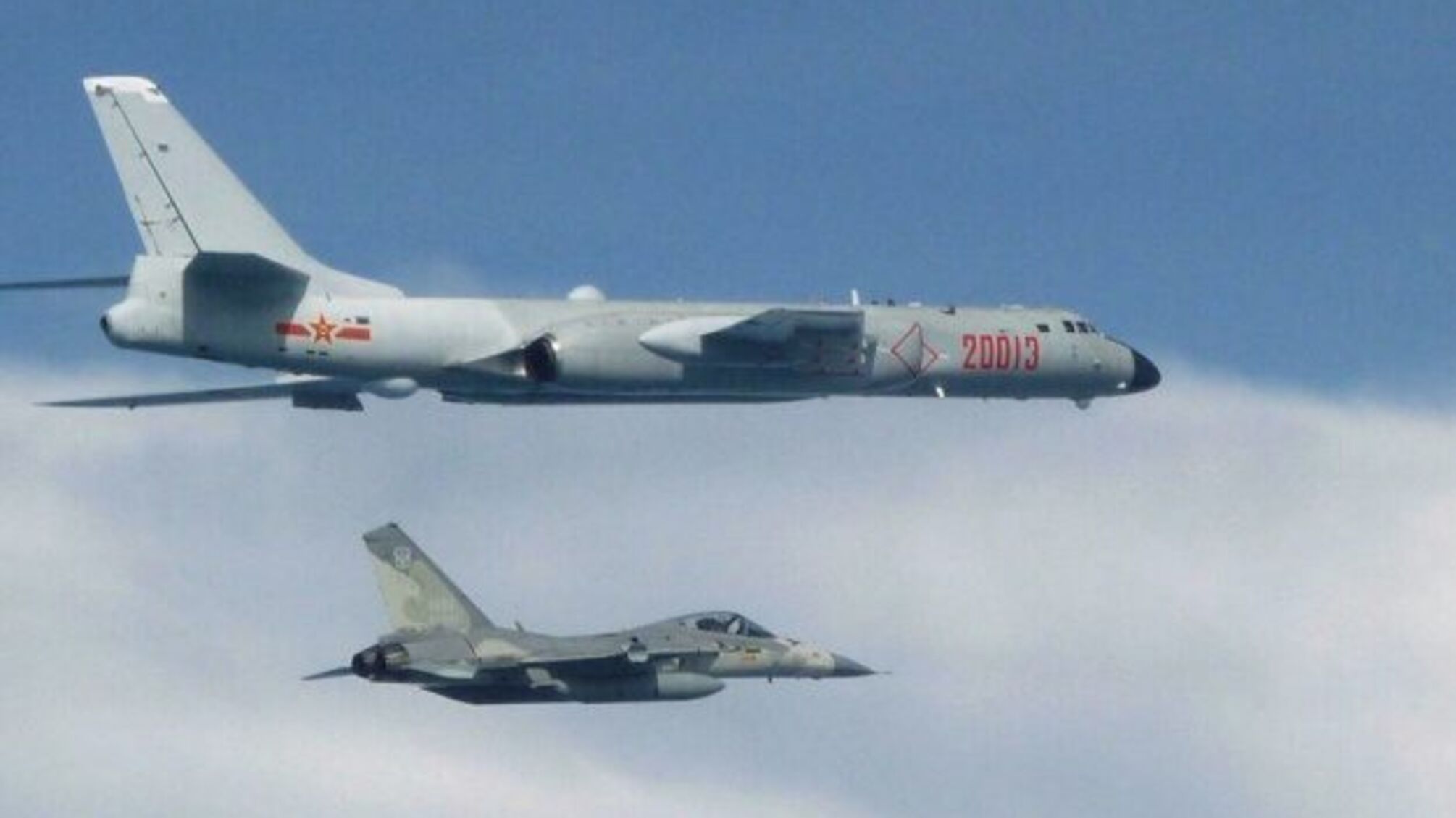 Китай відправив 56 військових літаків в зону протиповітряної оборони Тайваню