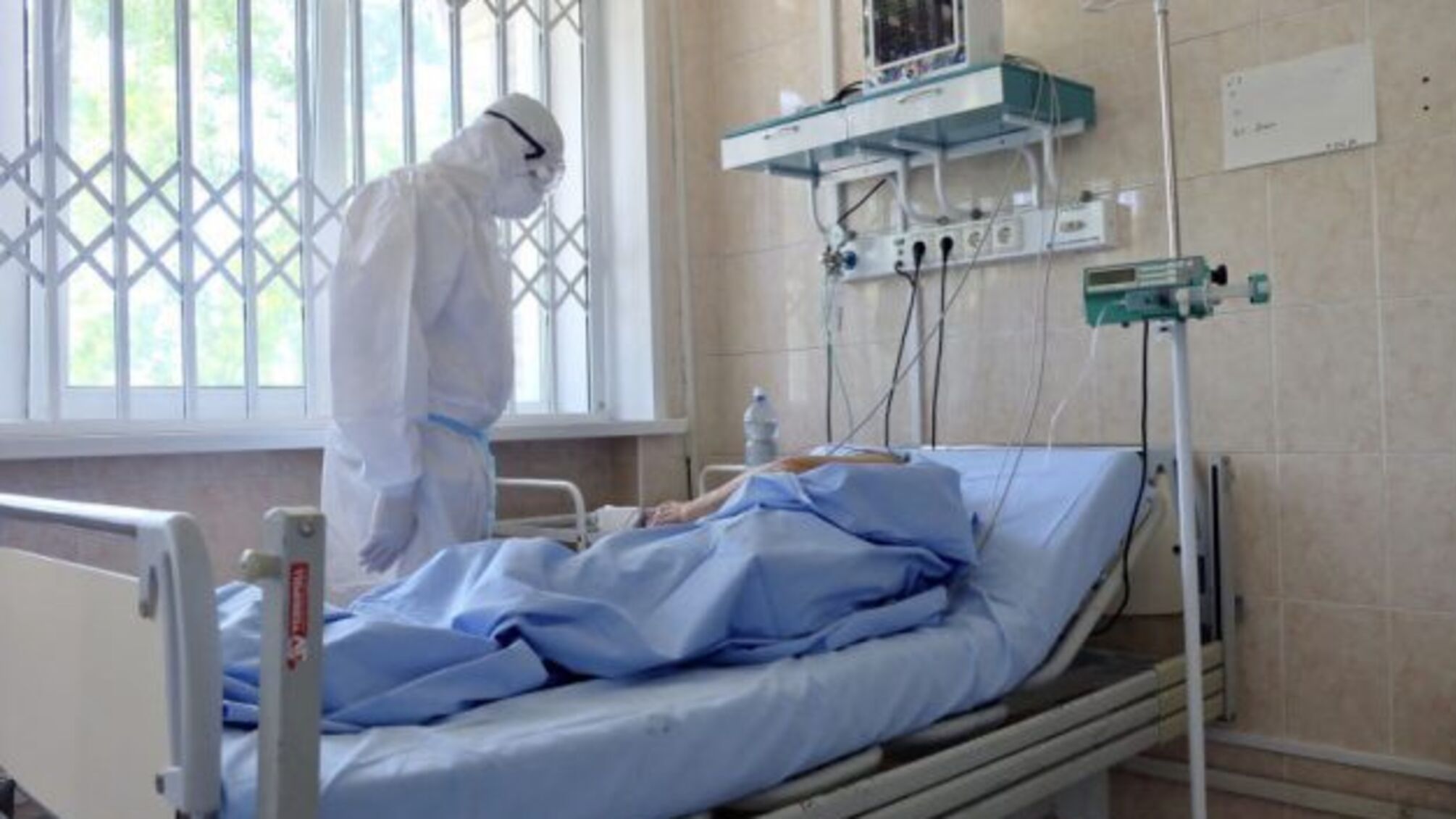 Усі три COVID-лікарні Чернівців заповнені хворими більш як на 90%