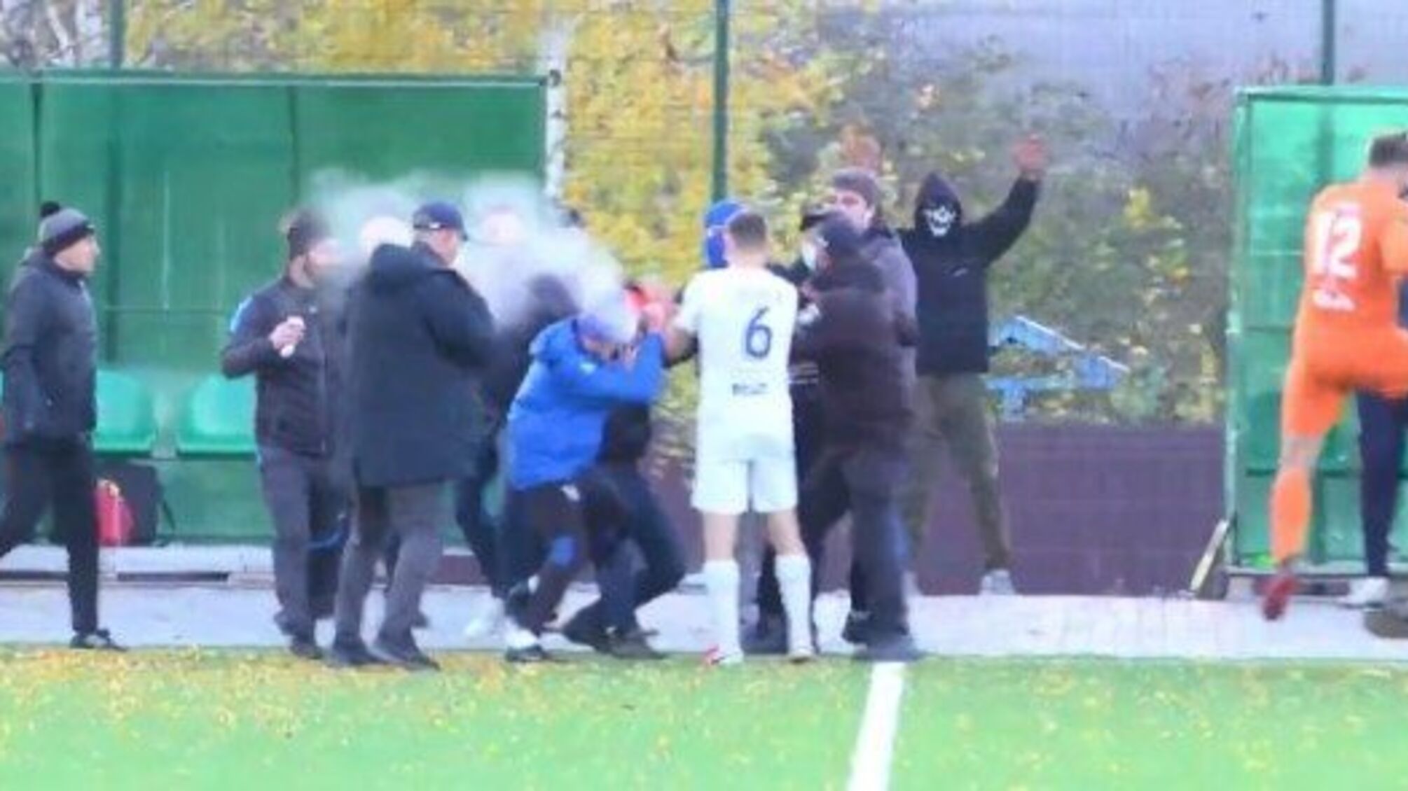 Матч Второй лиги Украины завершился дракой (видео)