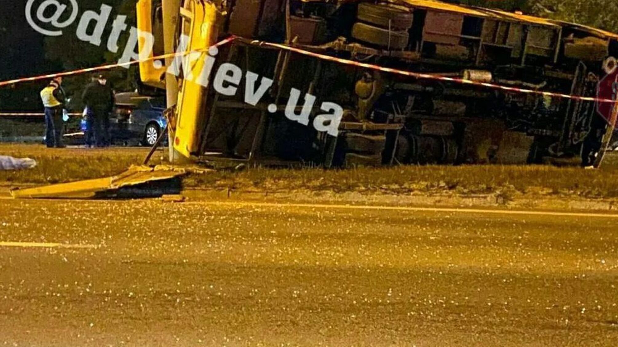 Жуткое ДТП в Киеве: авто влетело в маршрутку (видео)