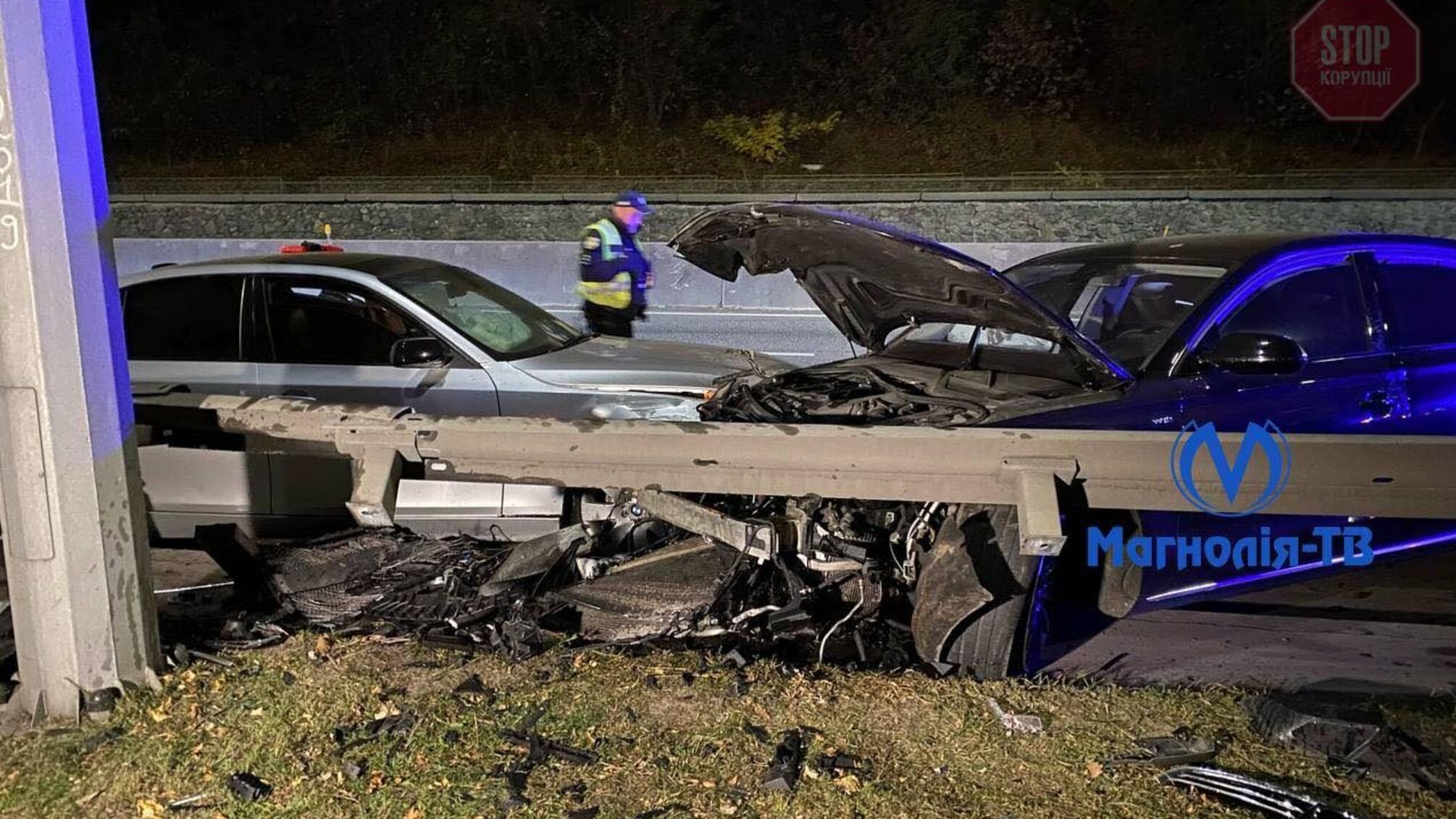 У Києві сталося дві ДТП на одному місці: є постраждалі (фото)