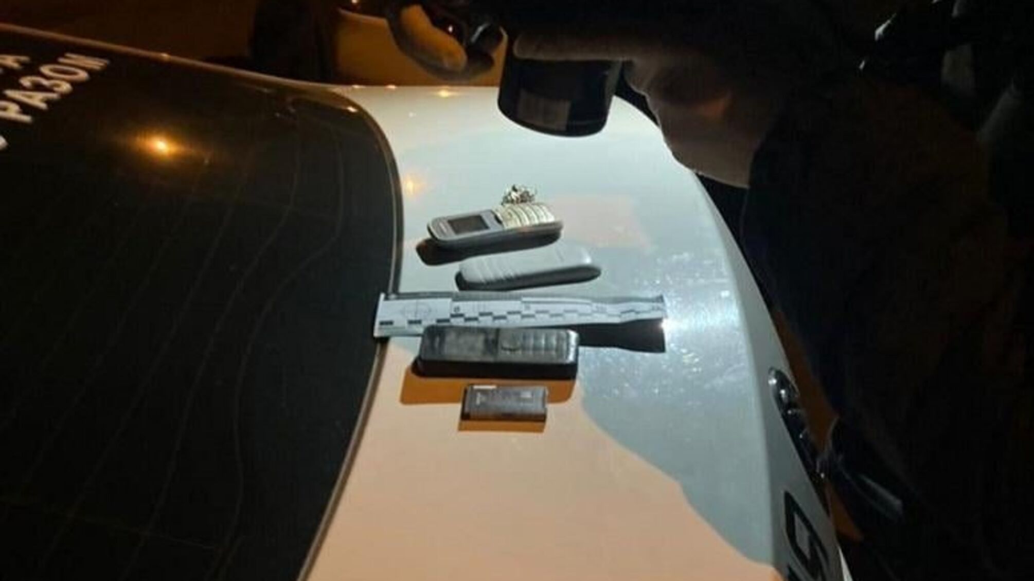 У Києві двоє чоловіків із ломом пограбували аптеку: винесли 90 тисяч гривень