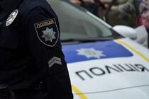 В Харьковской области мужчина совершил наезд на патрульного, когда тот выписывал ему штраф