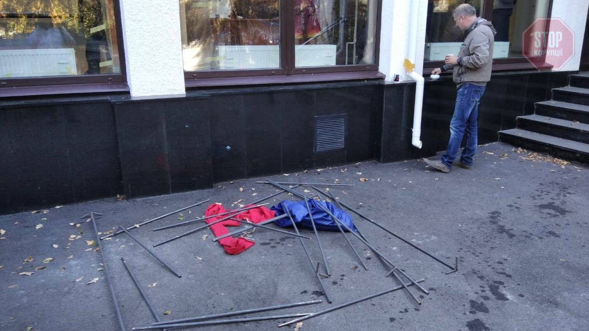 У Харкові – протест через корупцію у Федерації бодибілдингу: намет активістів розібрали (фото)