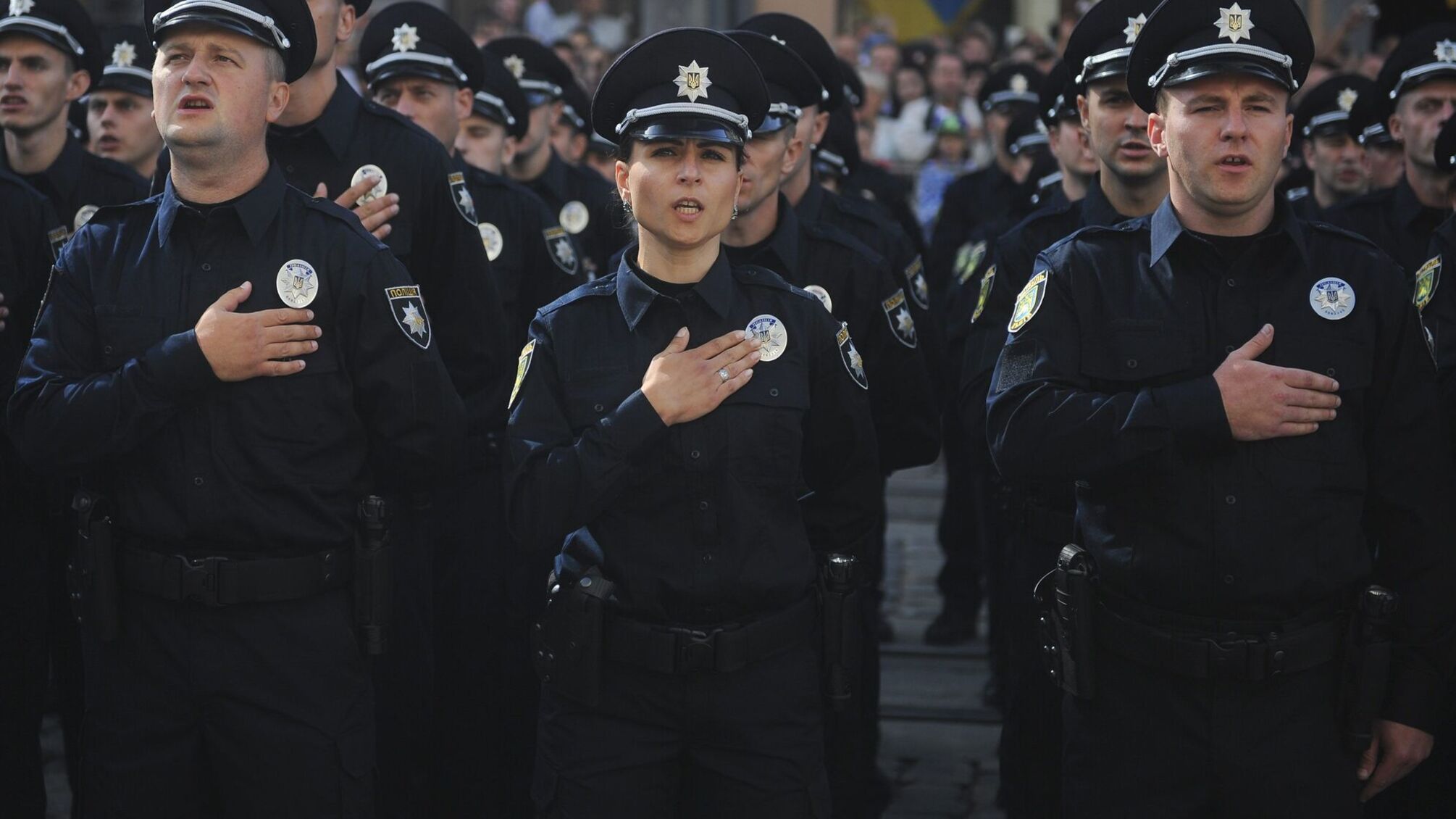 «Нехай у молодих вже сиві скроні»: на Одещині копів змушують учити гімн поліції