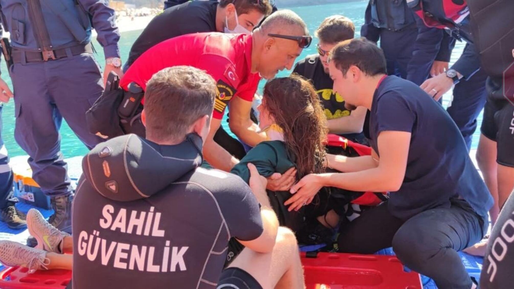 Украинская парашютистка упала в море во время соревнований в Турции (фото)