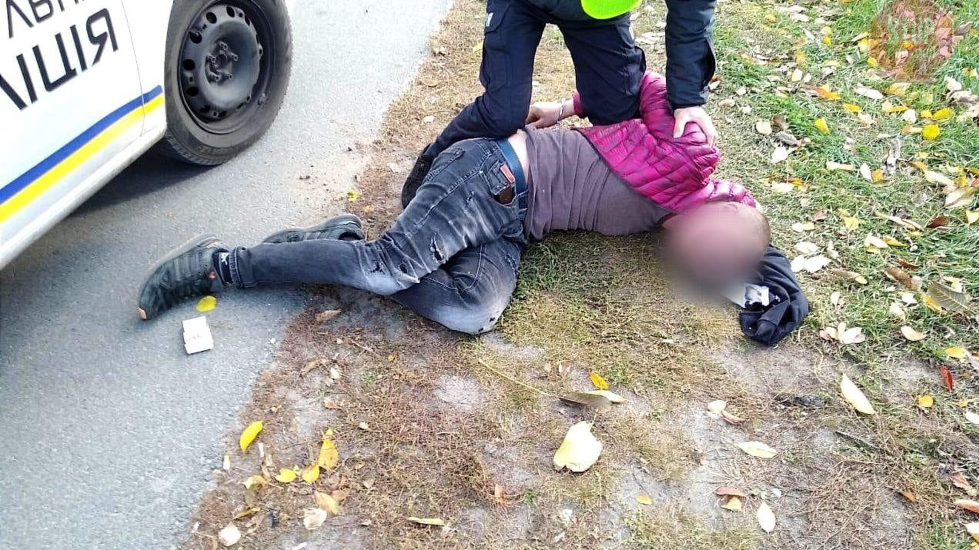 На Київщині озброєний чоловік пограбував магазин