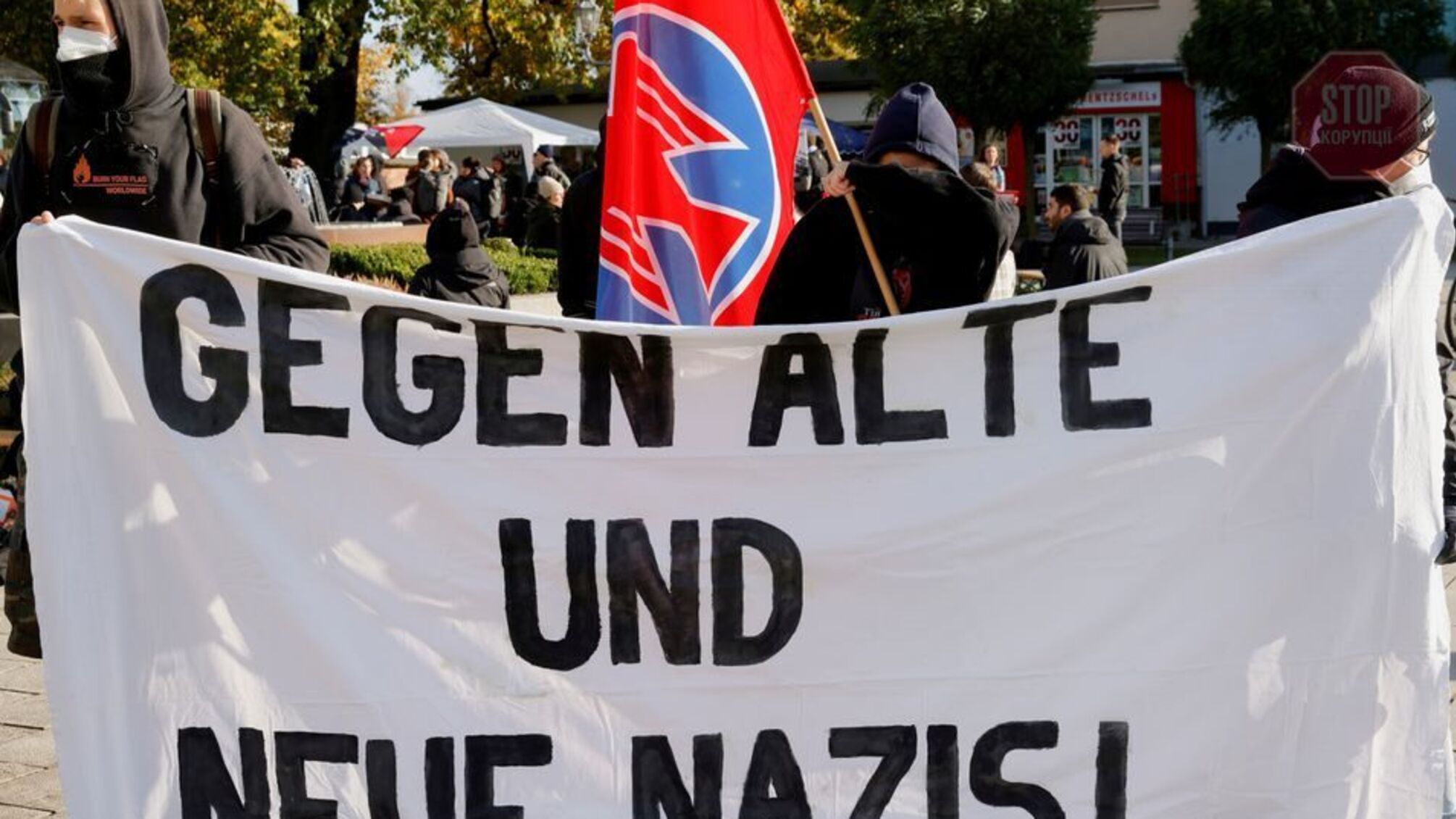 У Німеччині озброєні неонацисти хотіли 'зупинити' мігрантів