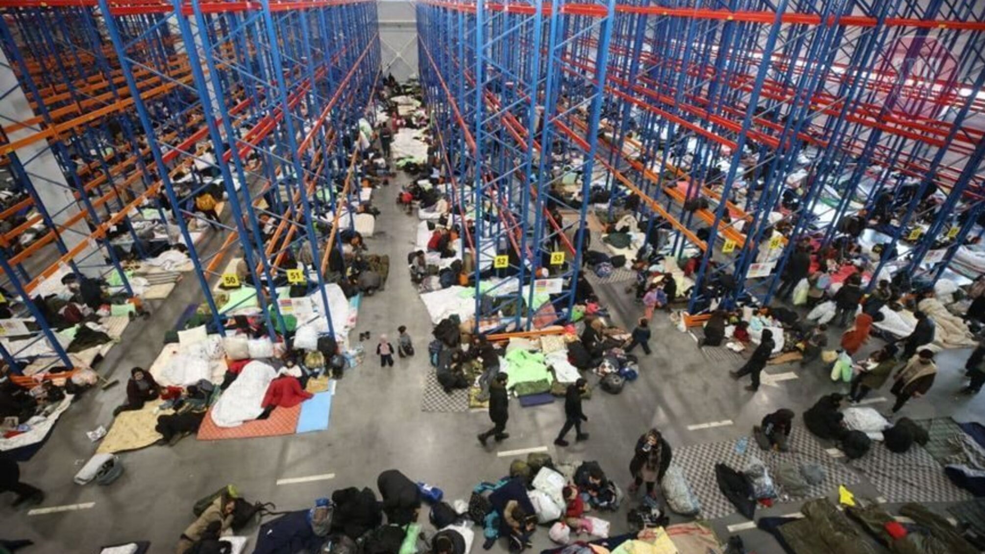 Білорусь перемістила мігрантів з кордону з Польщею в логістичний центр