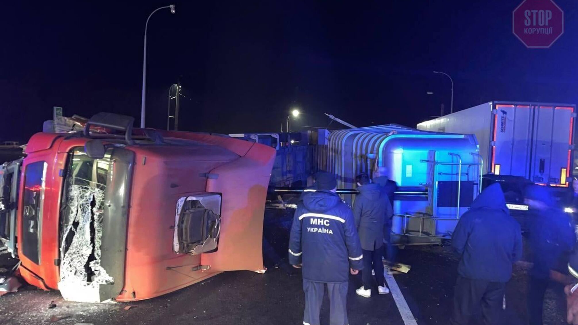 Под Харьковом грузовик раздавил такси, есть погибшие