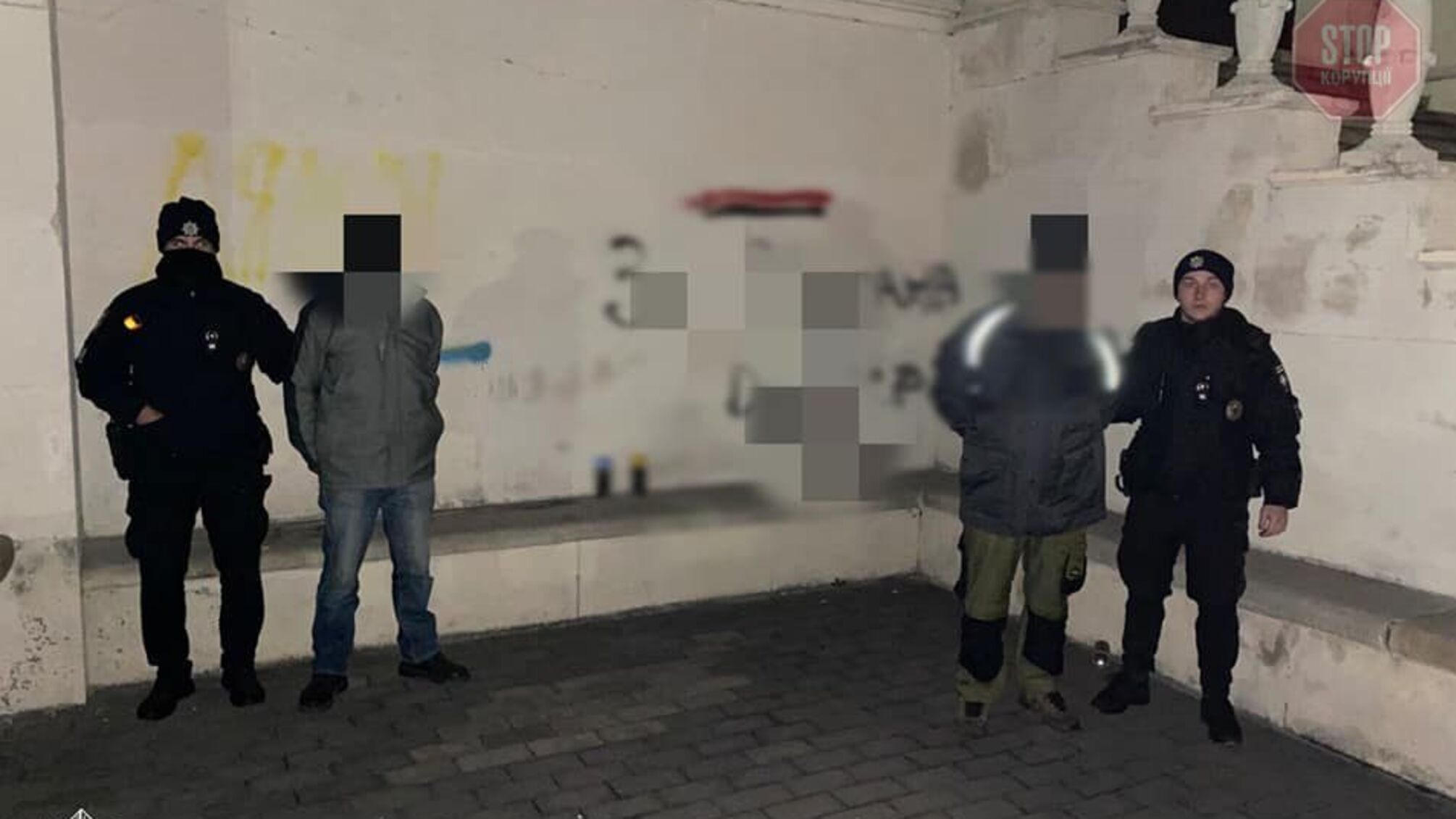 За Бендер: у Львові вандали з Донеччини спаплюжили поховання польських військових (фото)