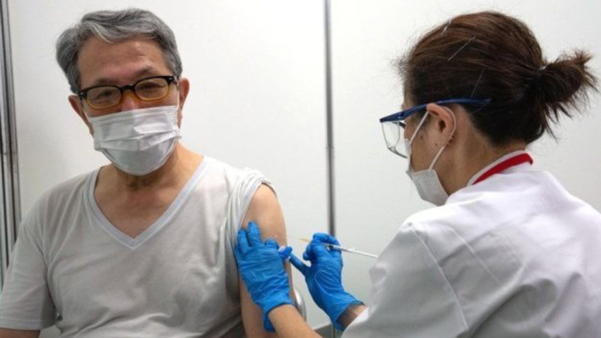 Японія починає бустерну вакцинацію з 1 грудня