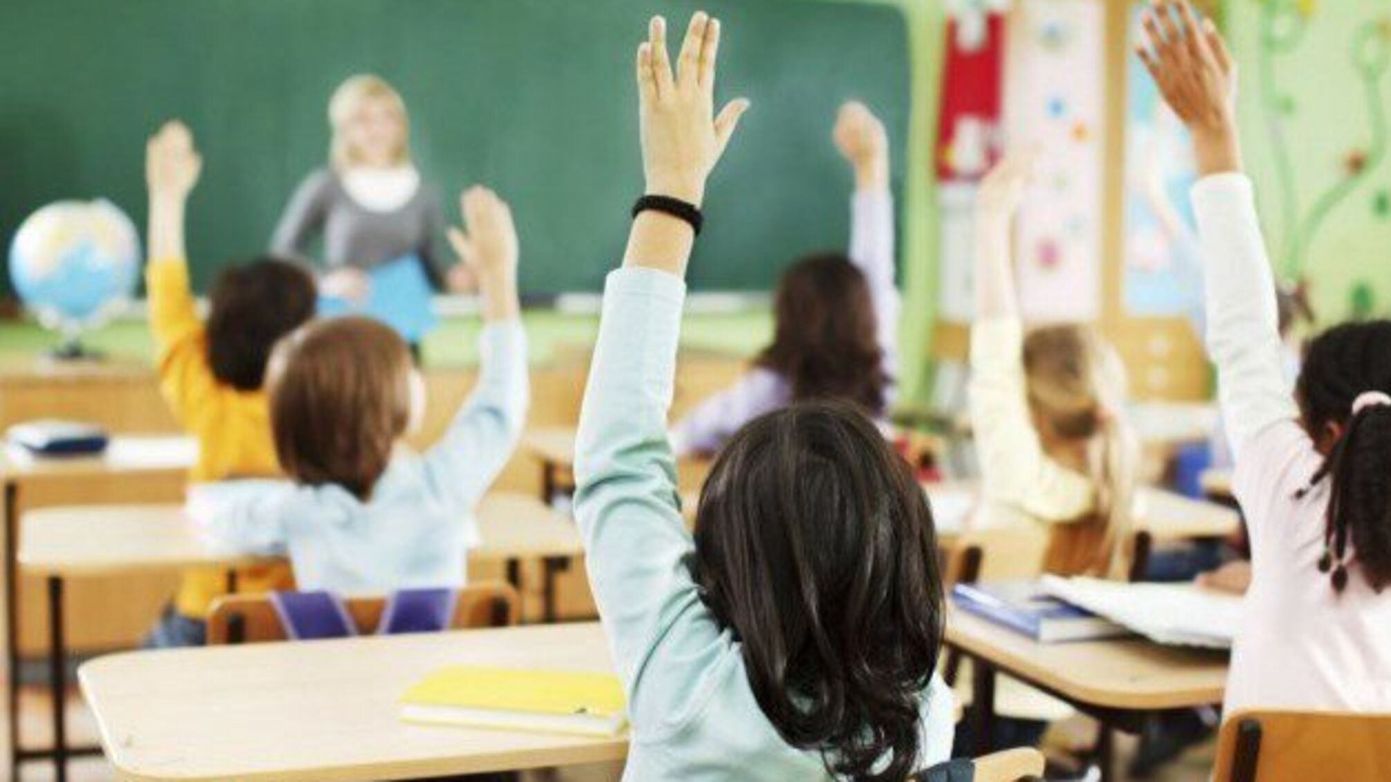 Учні молодших класів можуть повернутися за парти наступного тижня - Кличко