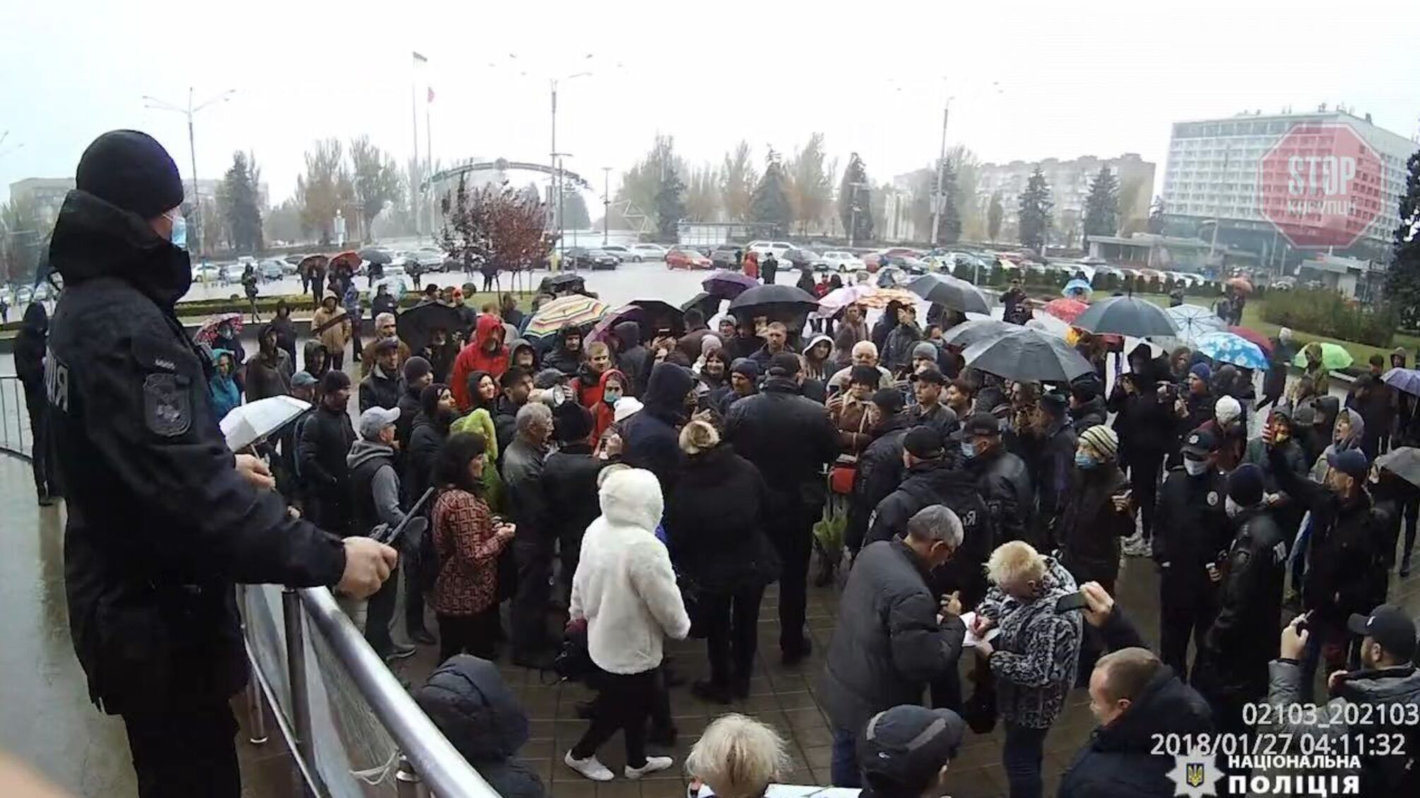 У Запоріжжі на акції проти вакцинації сталися сутички (відео)