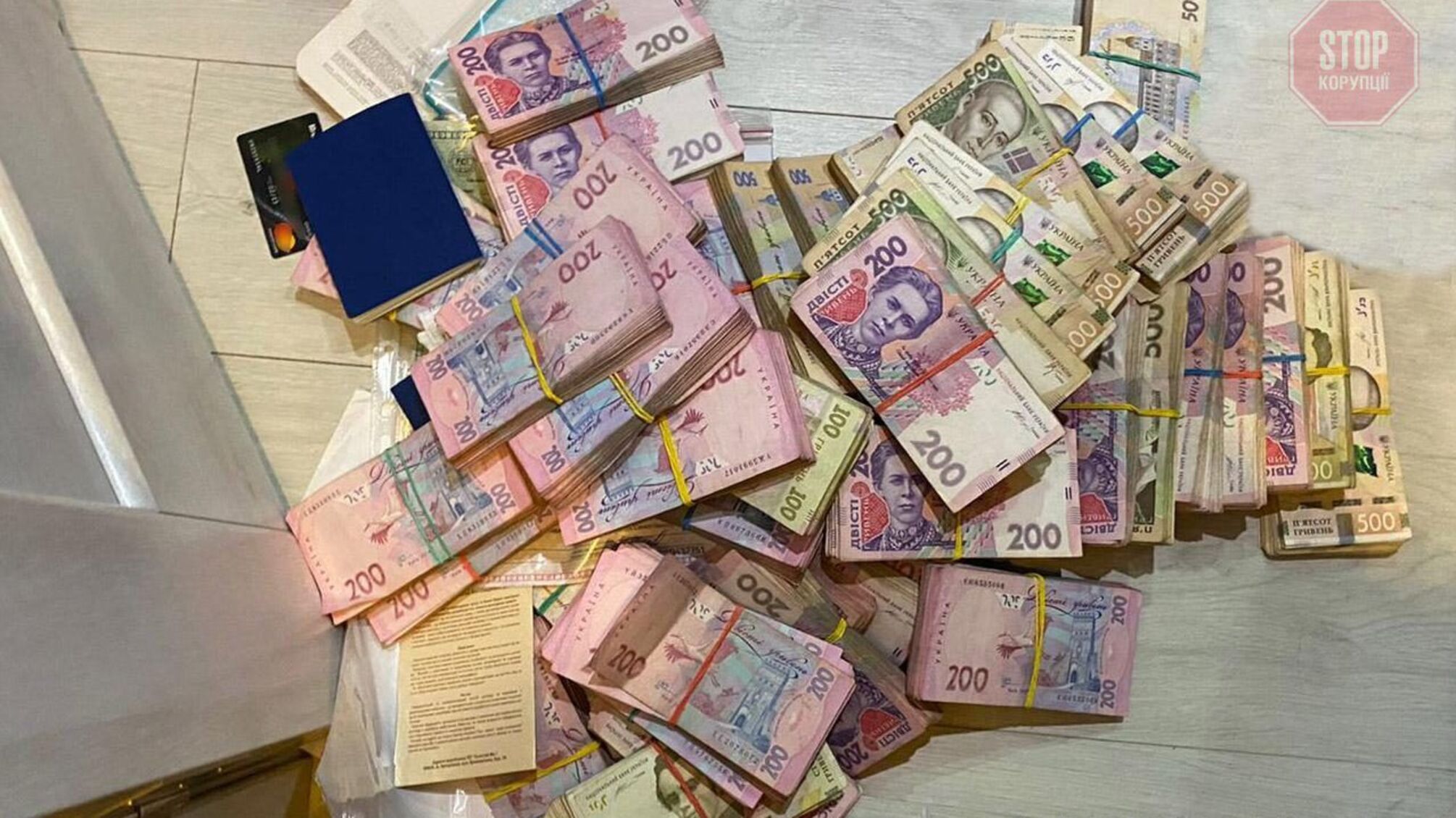 На Запорожье задержали супругов мошенников, которые обманули почти 1000 украинцев