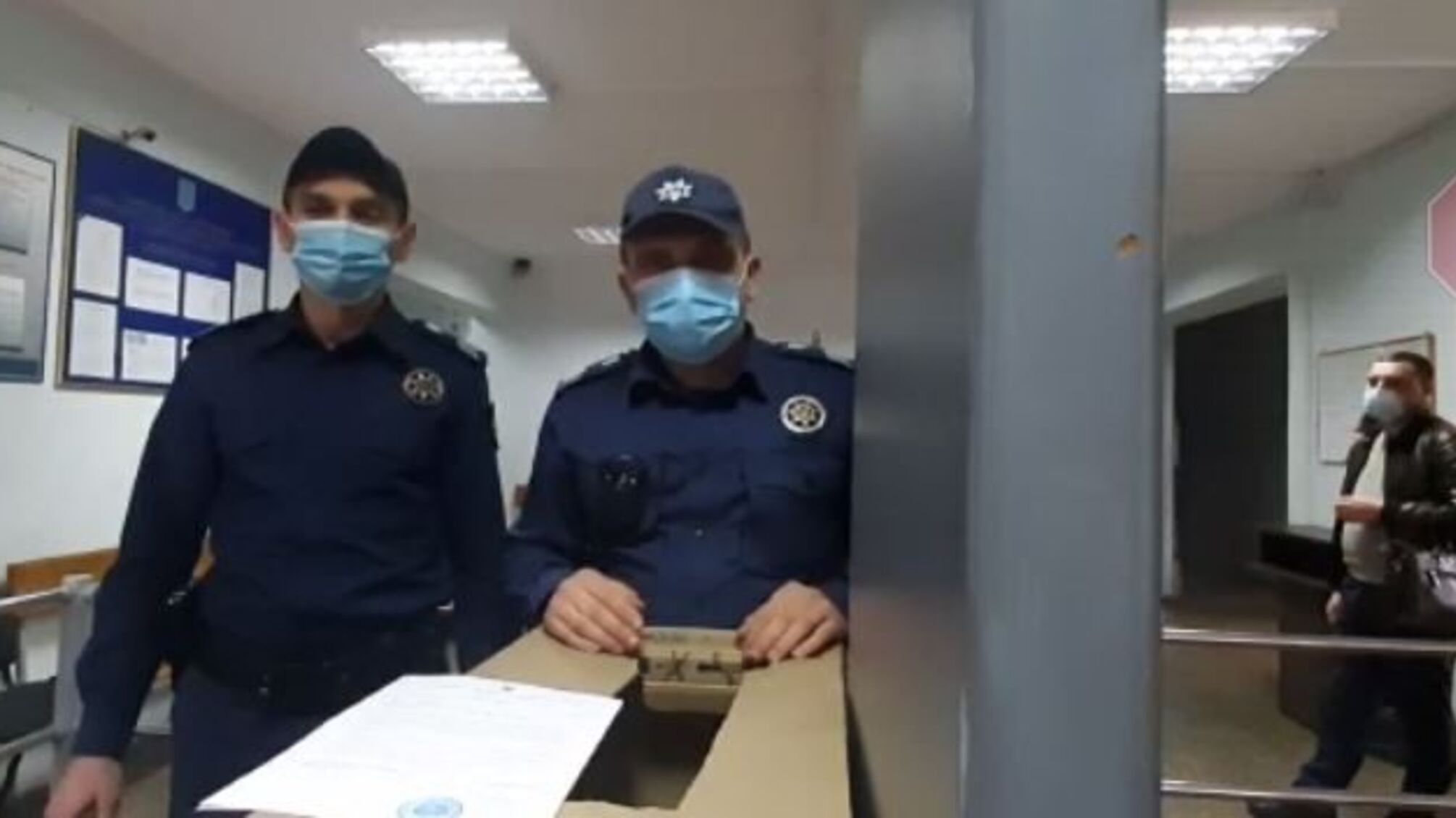 Крадіжка піску під боком у Зеленського: суддя Потабенко не допустила активістів до засідання (фото)