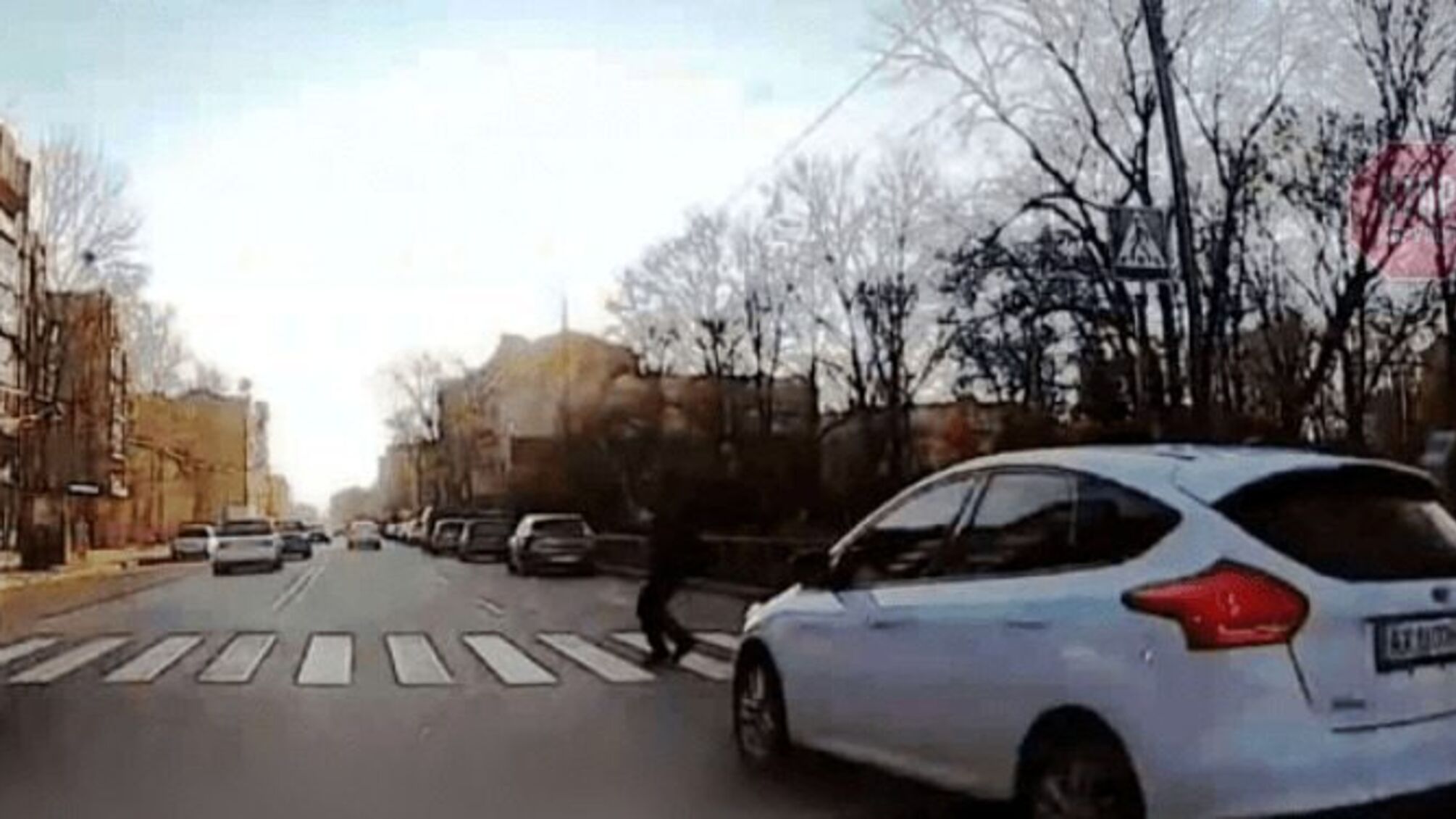 Очередное ДТП в Харькове: автомобиль сбил ребенка (видео)