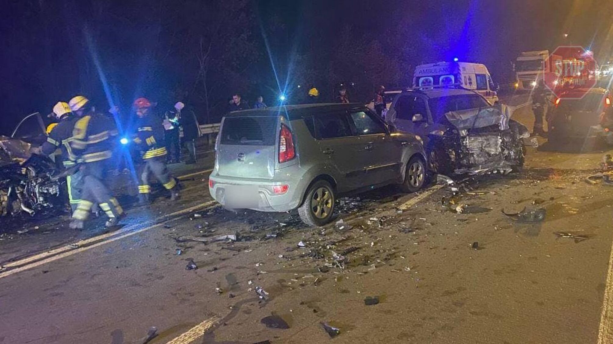 В Киеве пьяный водитель столкнулся с тремя авто, есть пострадавшие