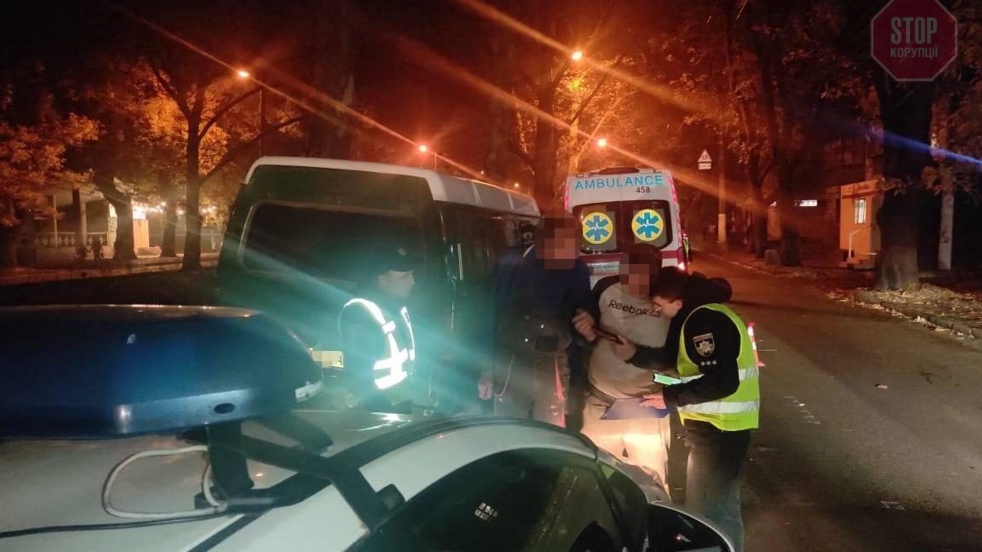 В Одессе водитель сбил двух пешеходов на 'зебре' и скрылся с места ДТП (фото, видео)