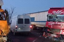 На Миколаївщині зіткнулися чотири вантажівки, є загиблий