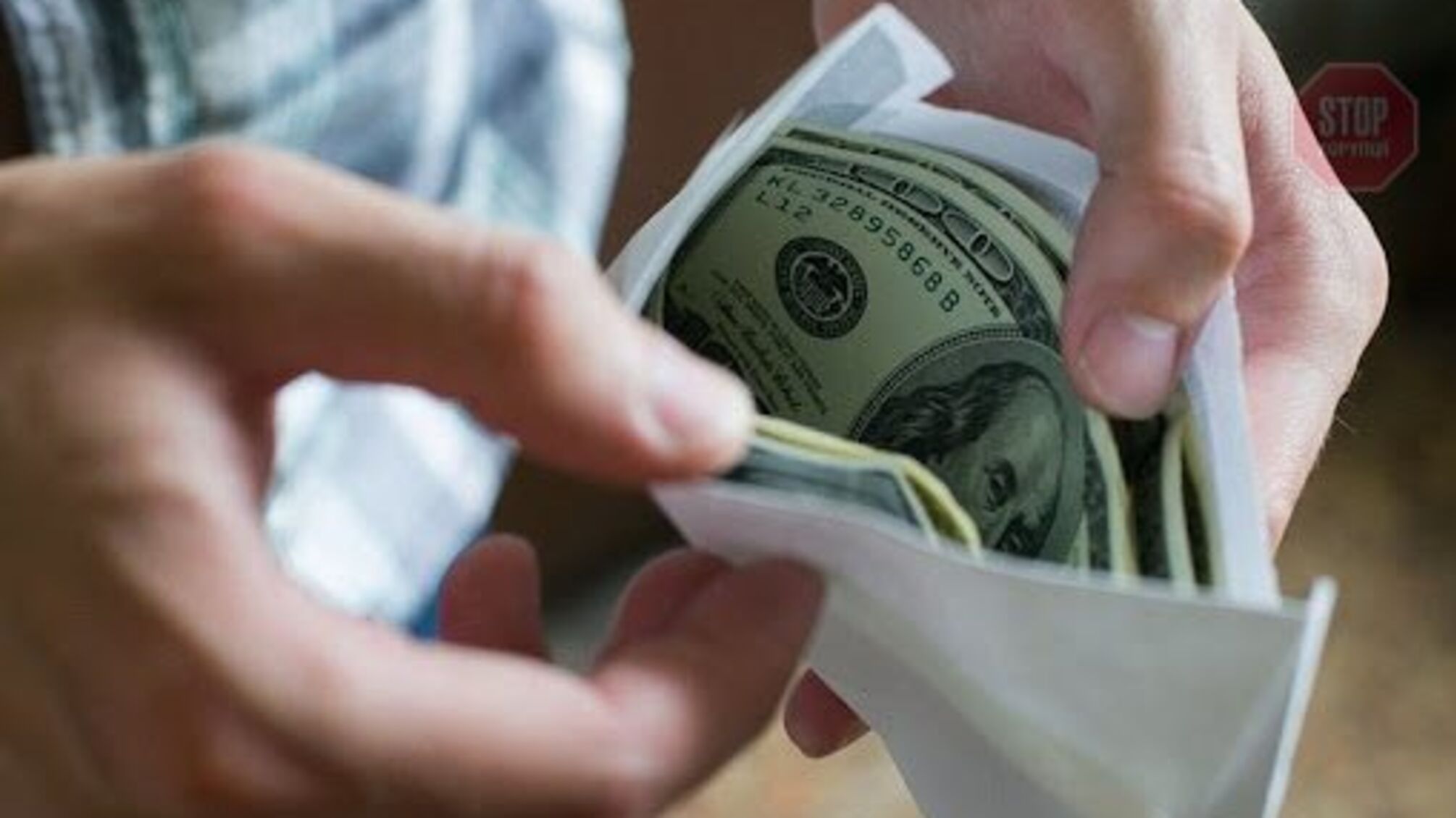 Судью в Черниговской области поймали на взятке: требовал $20 000