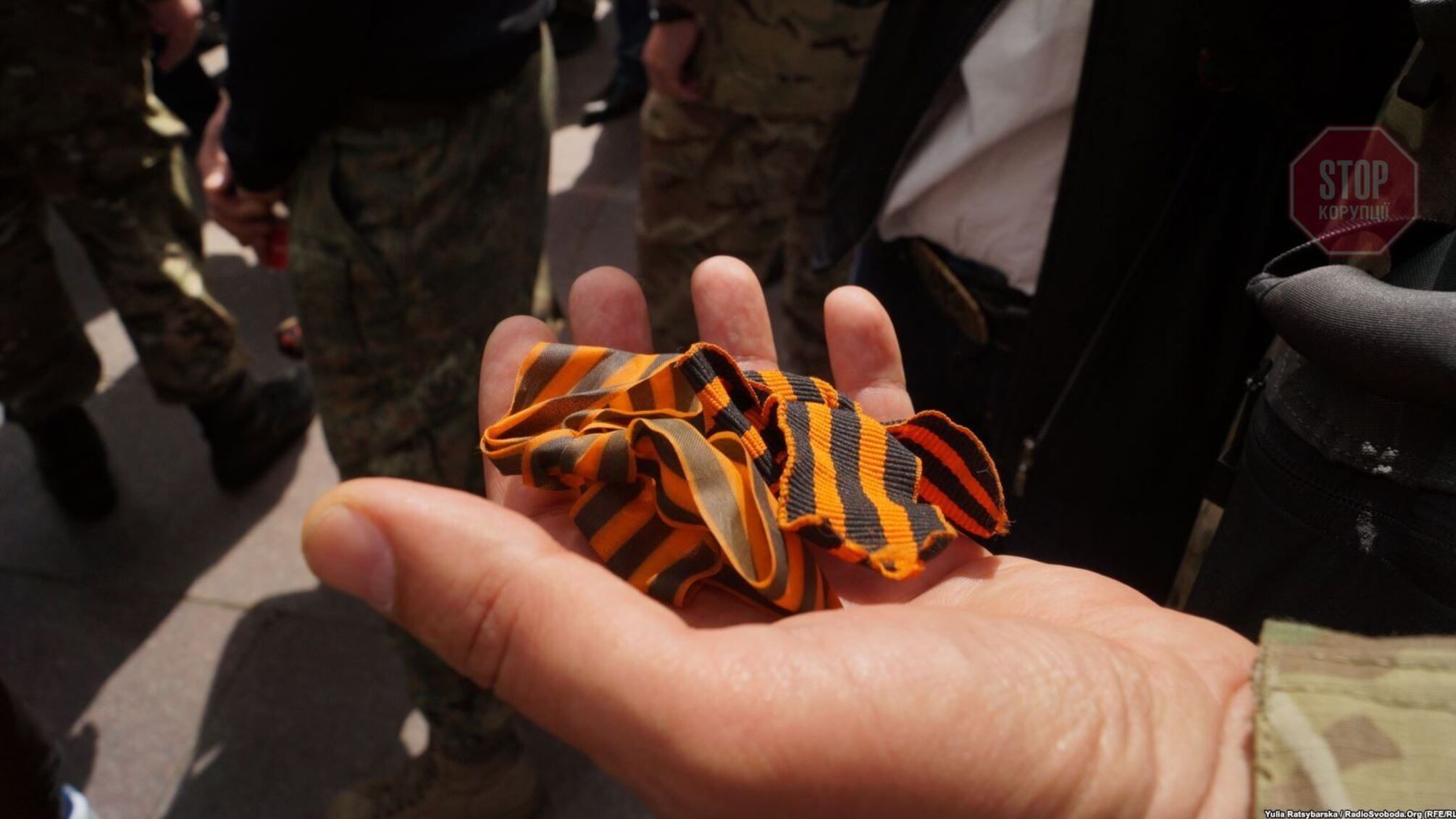 В Латвии запретили использовать георгиевские ленты