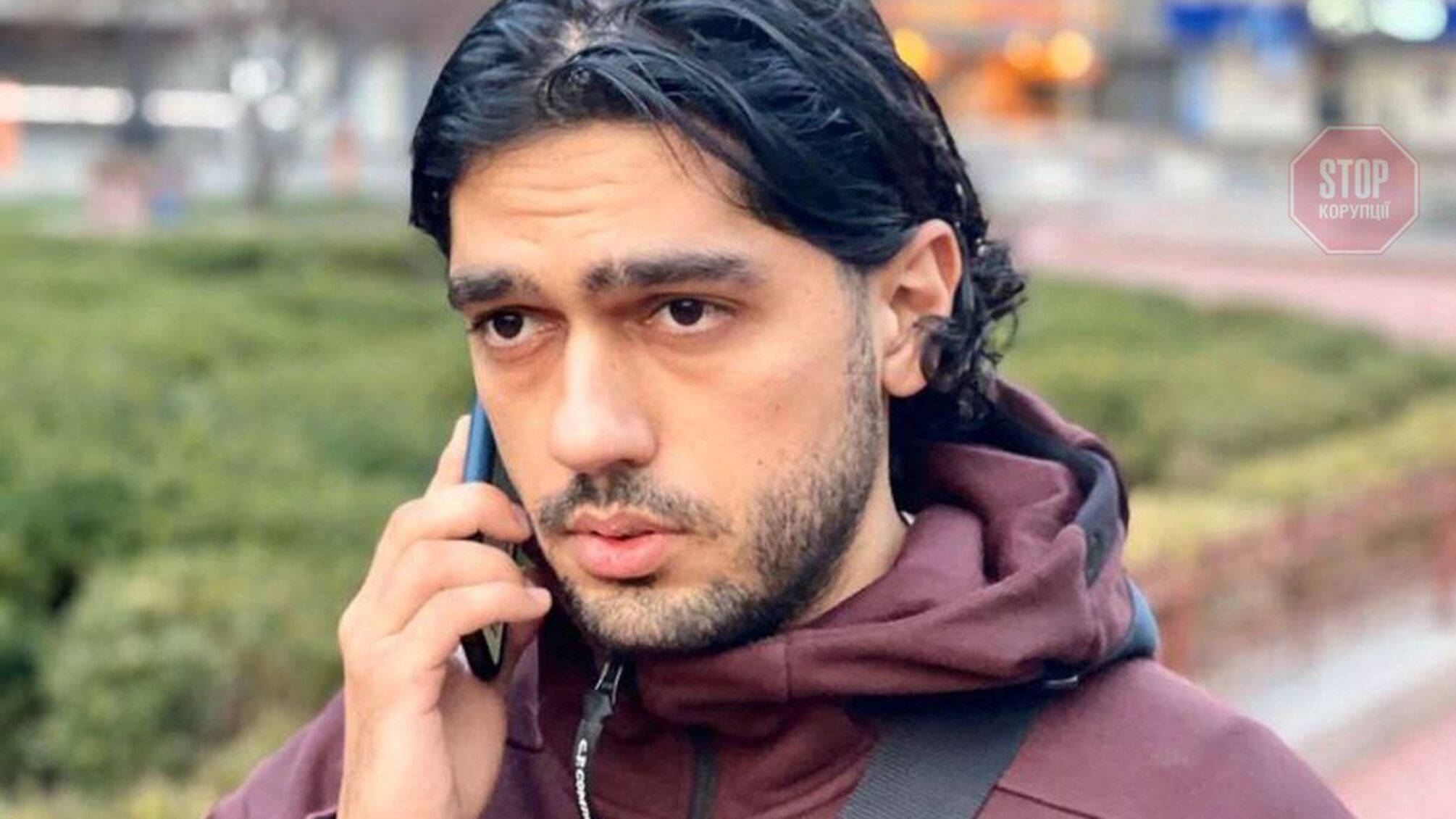 Депутат Лерос обнаружил неизвестное устройство под своей машиной (фото)