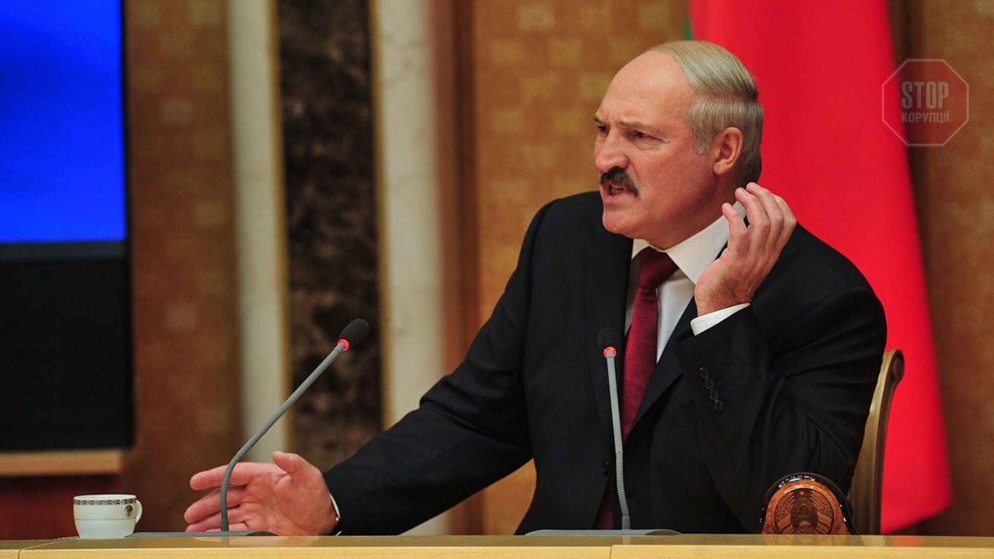 Лукашенко: 'Захід придумав фейк про напад Росії на Україну'
