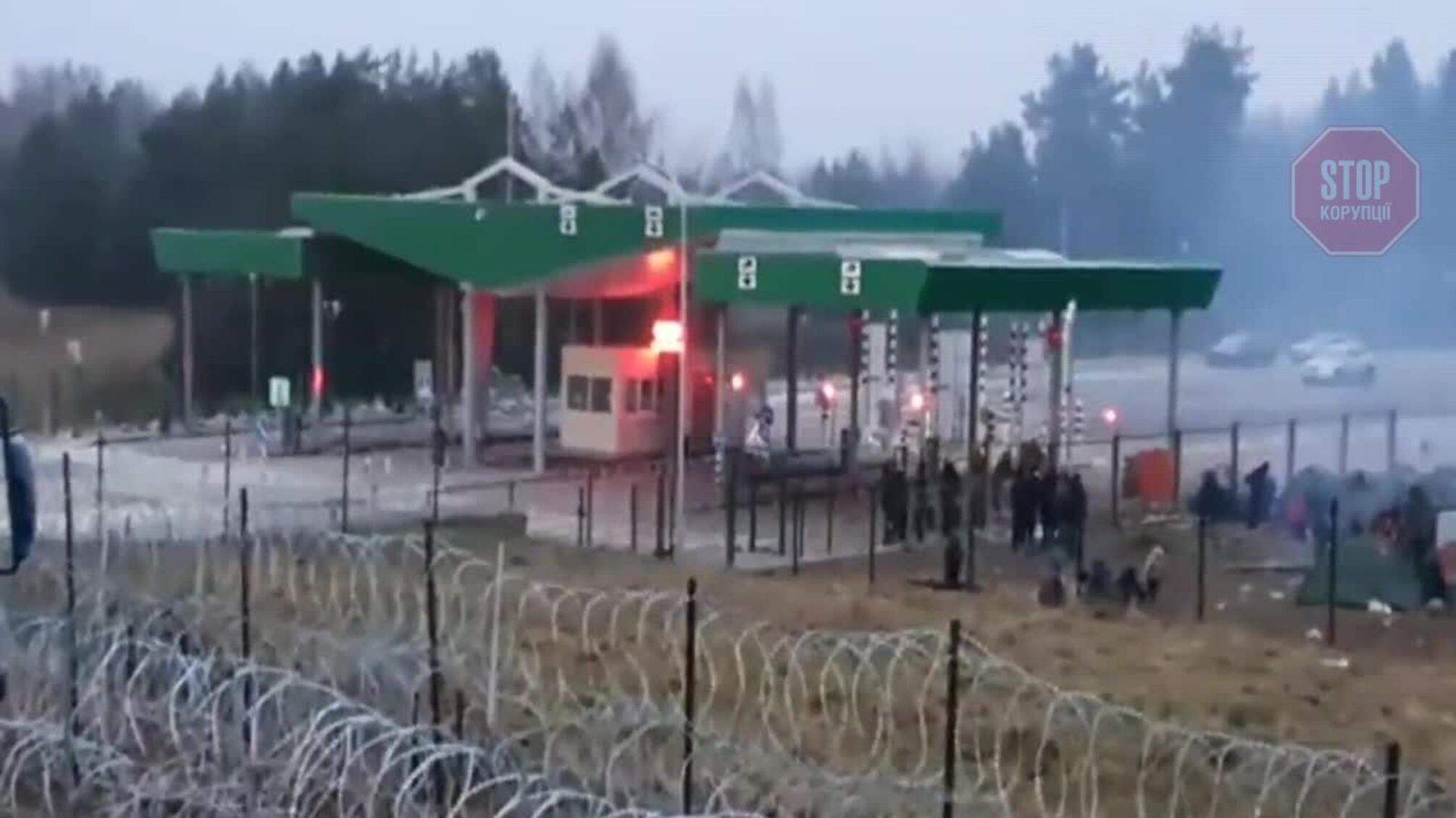 На границе Беларуси мигранты разбили новый лагерь