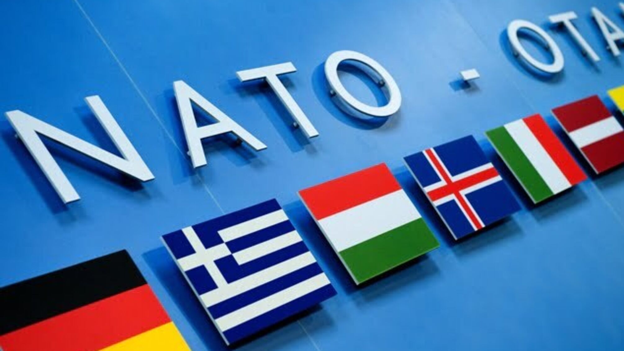У НАТО обговорили санкції проти Росії, якщо вона нападе на Україну 