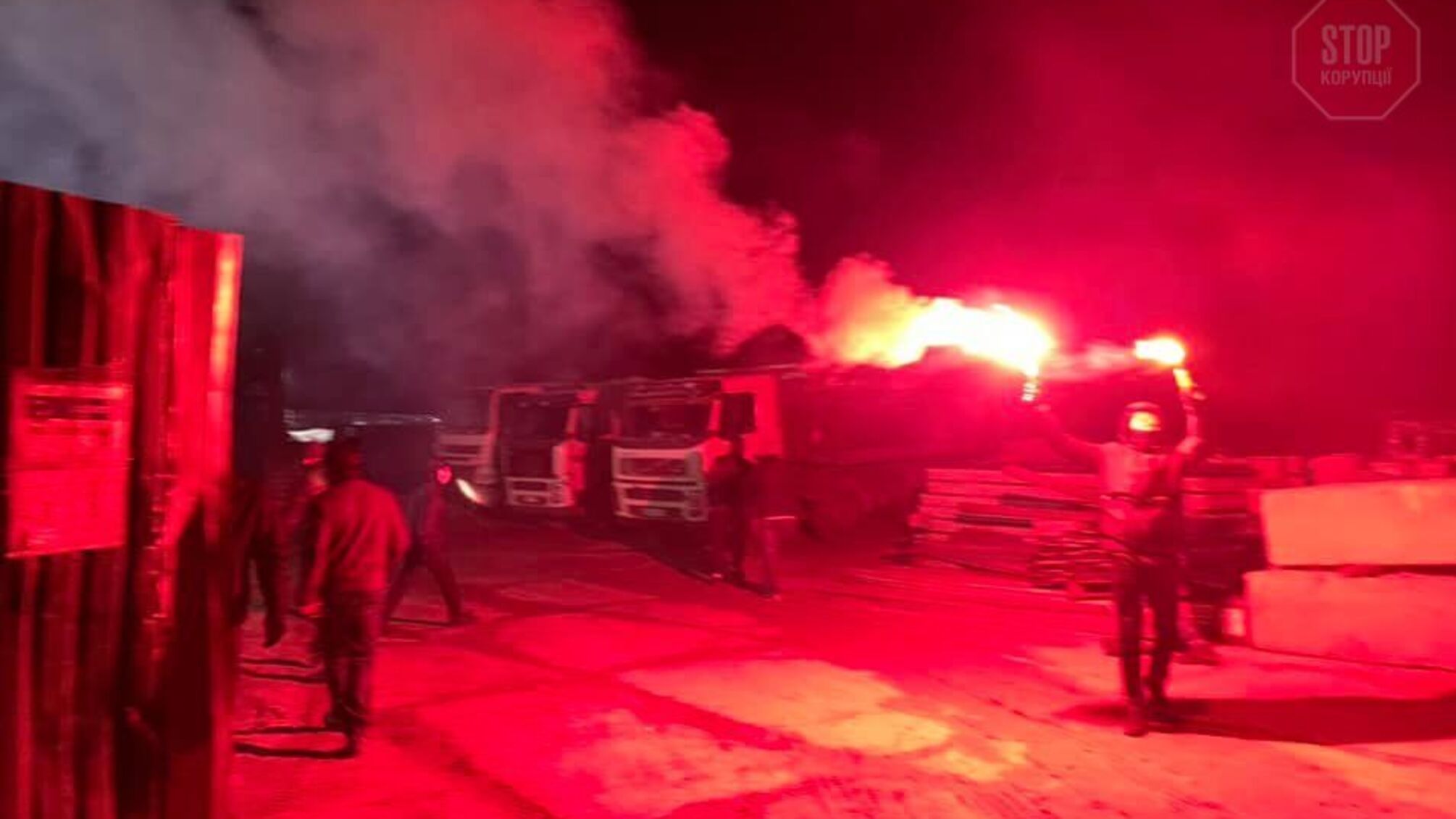 У Києві невідомі пошкодили паркан на будівництві «Патріотики на озерах» (фото)