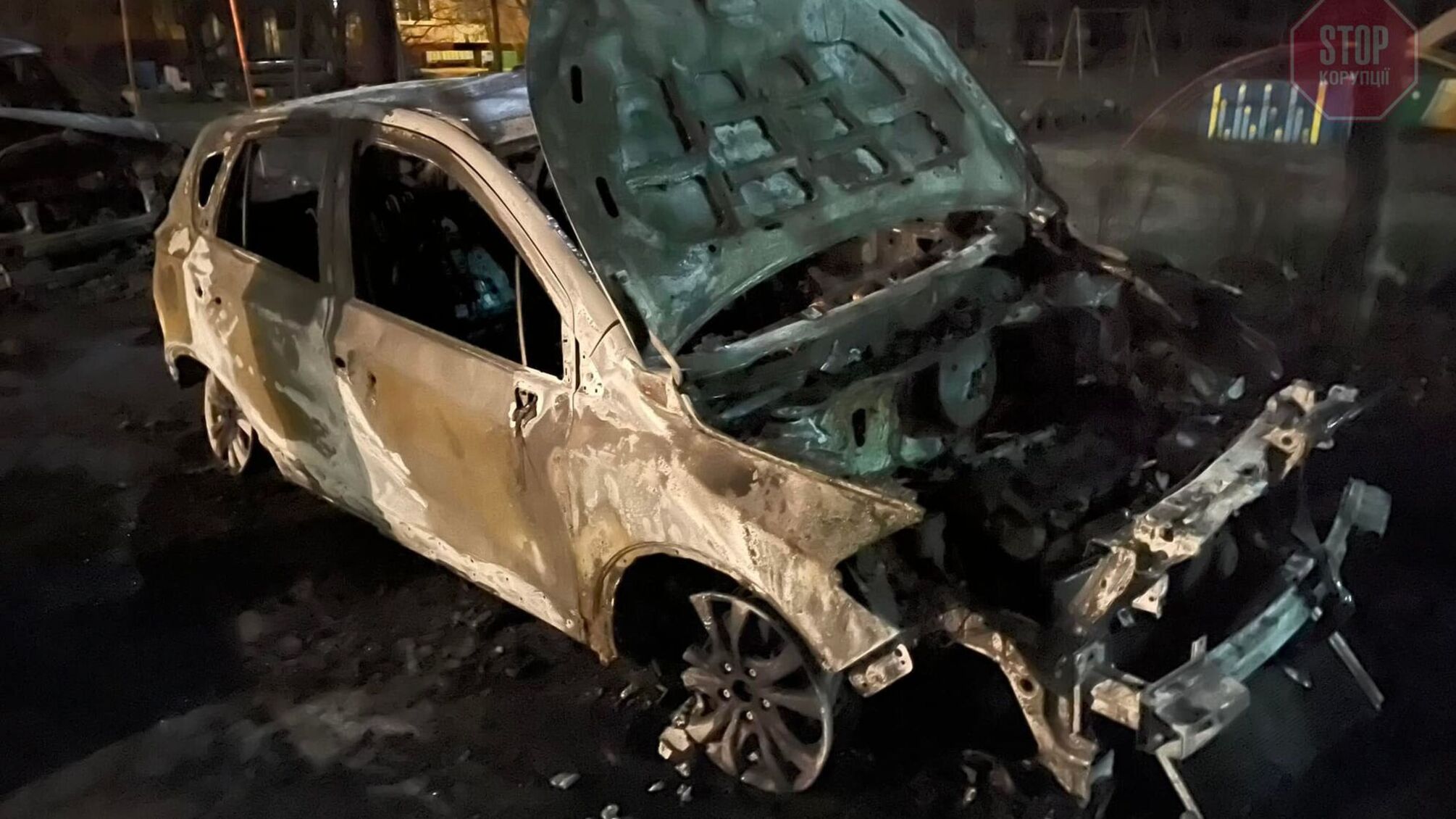 У Кам’янському на Дніпропетровщині згоріли дві автівки активістів: імовірний підпал (фото, відео)