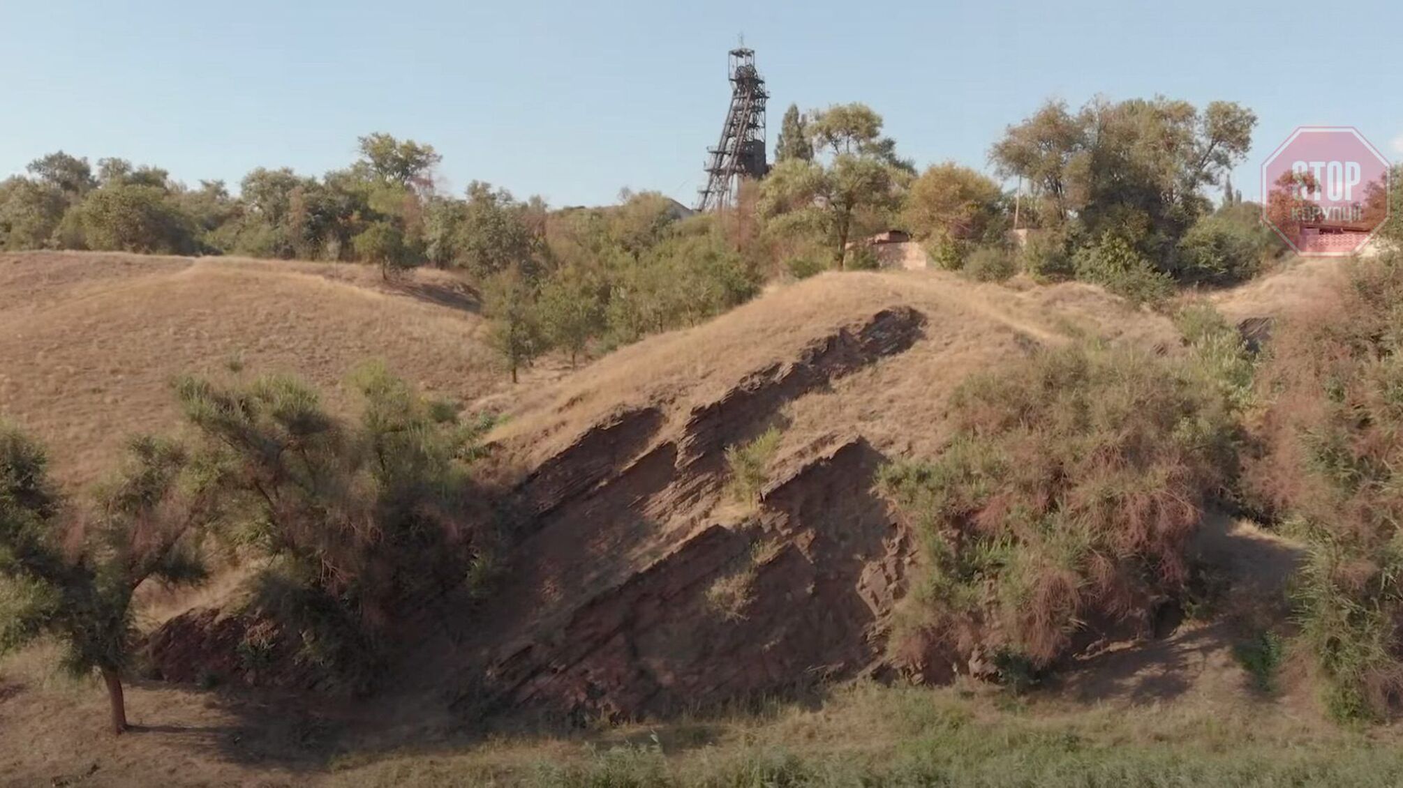 У Кривому Розі геопам’ятку перетворили на смітник: екоактивісти Нікульнікової блокують прибирання території
