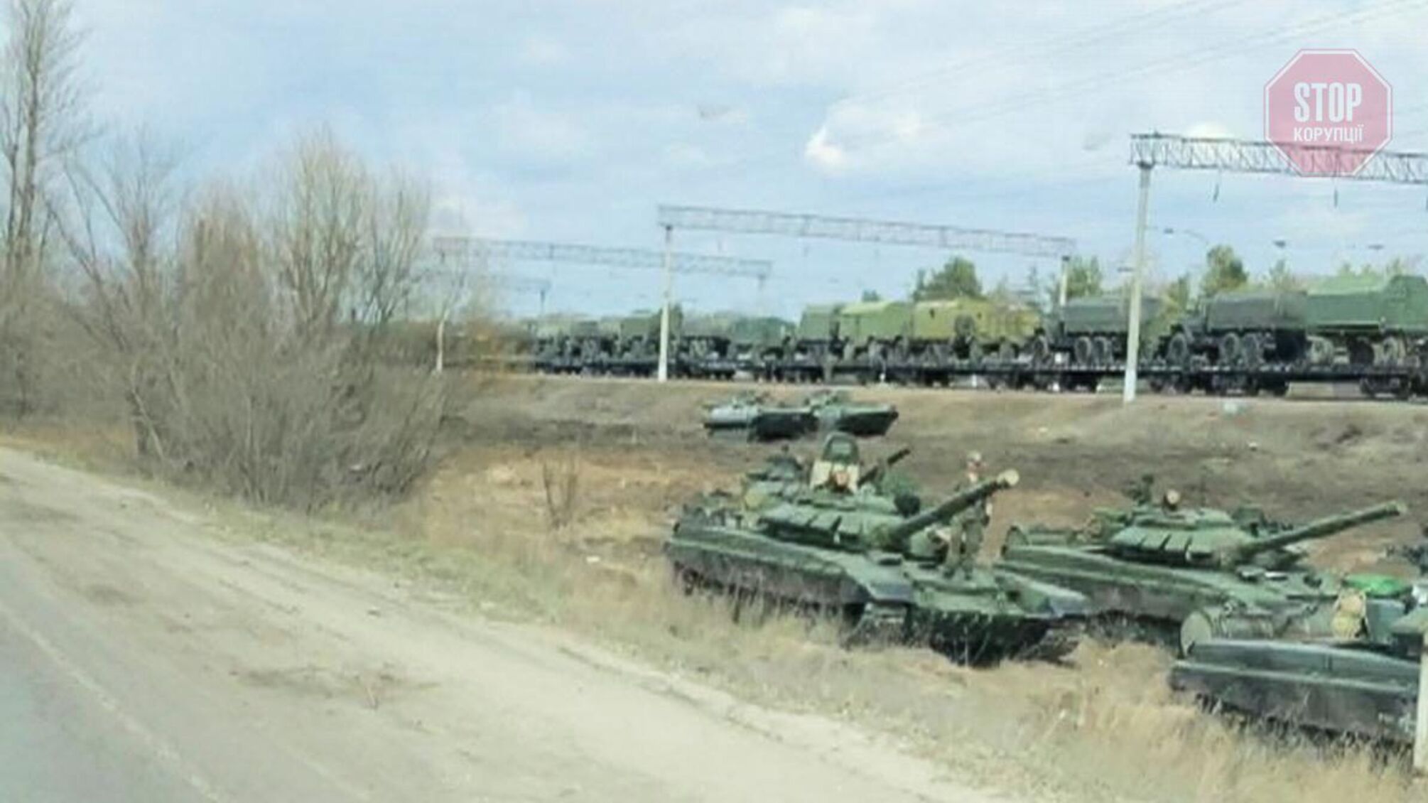 Росія перекидає танки до українського кордону, — ЗМІ