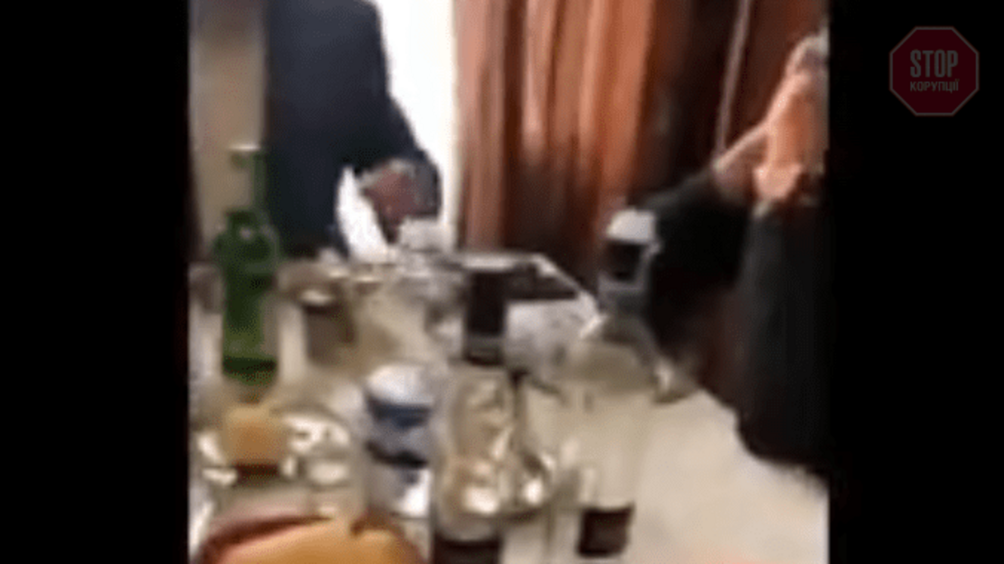 Секретар Ізюмської міськради і директор водоканалу «запалювали» у шашличній в робочий час