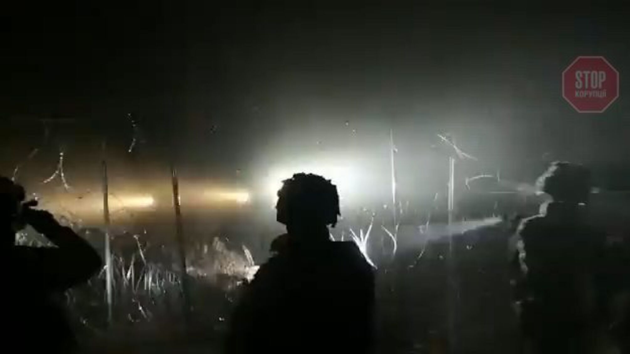 Белорусские военные пытались прорвать ограждение на границе с Польшей (видео)