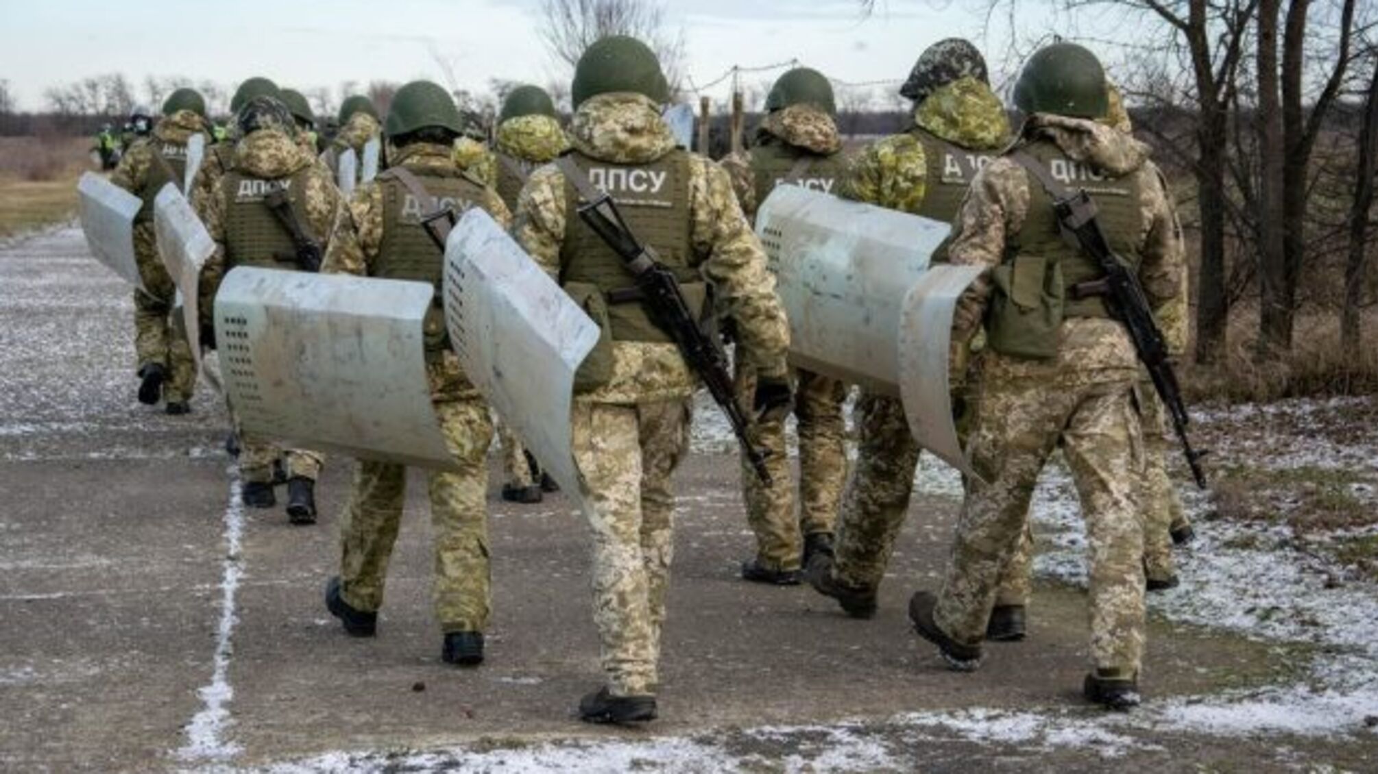 Силовики тренувалися стримувати нелегалів, які штурмують кордон